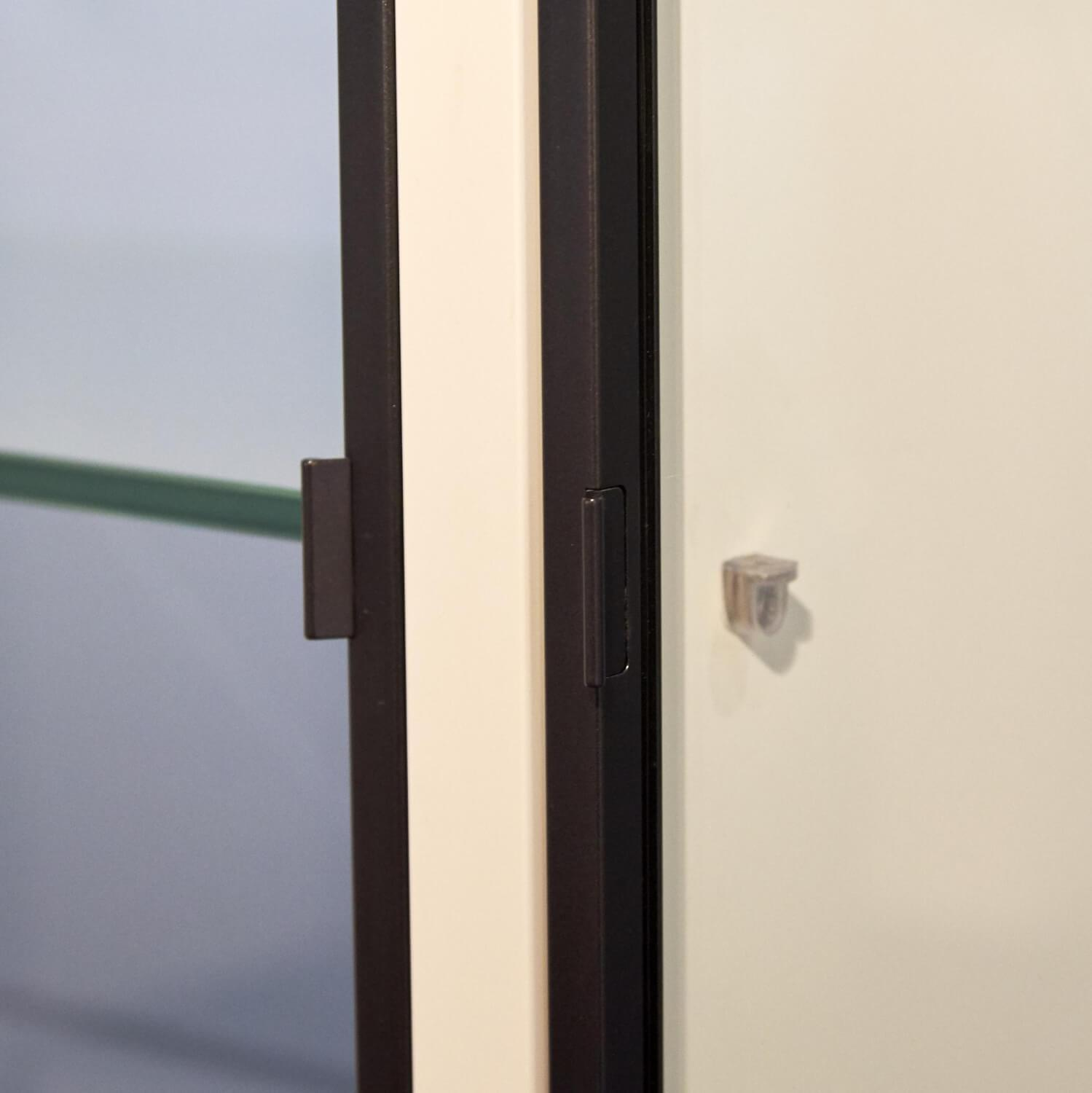 Regal System Mattlackiert Weiß Türen Aus Iron Glas Transparent Mit Beleuchtung
