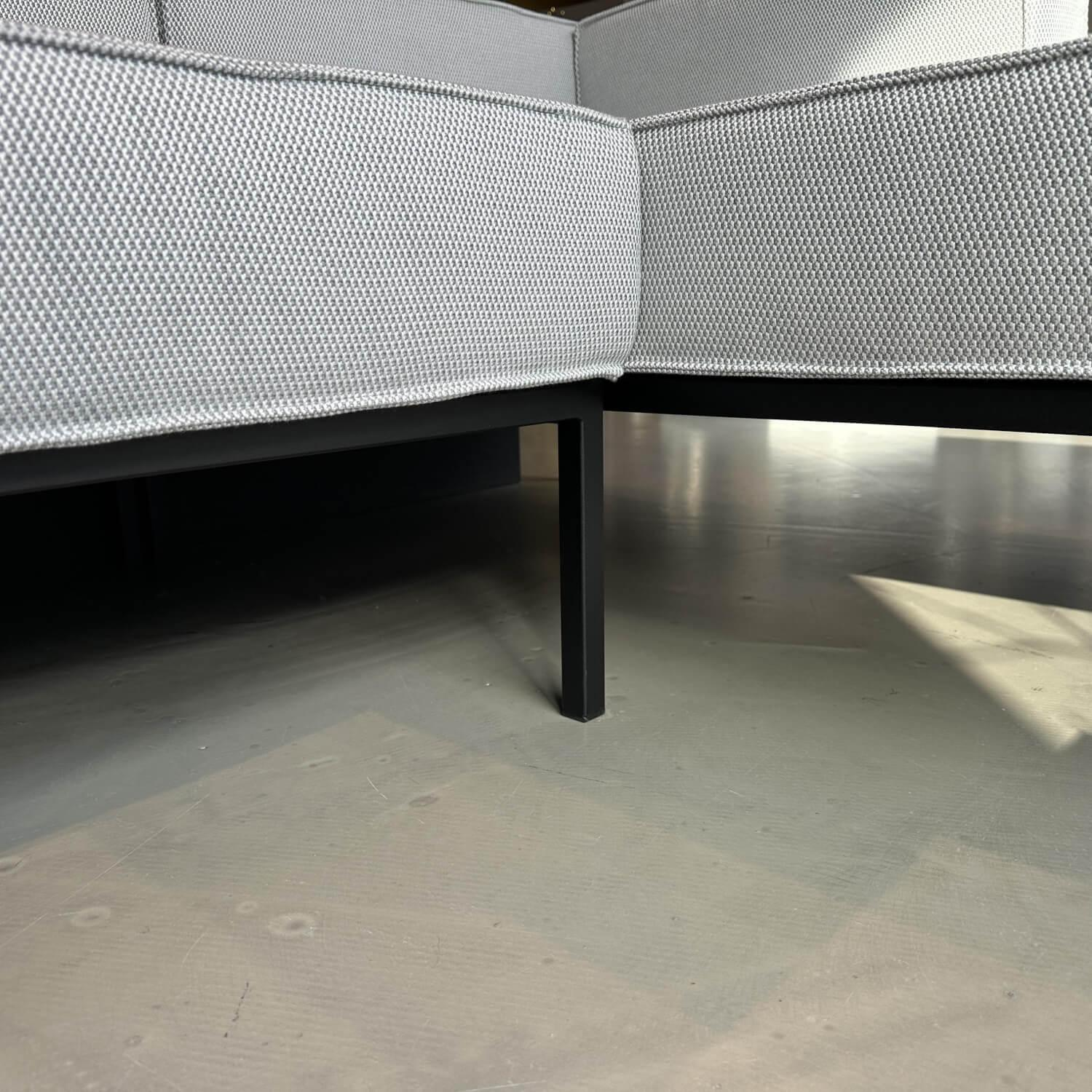 Zumsteg - Loungegruppe Iconic Stoff Sunbrella Lopi Ash Grau Bänder Tanne Bordeaux Rot Gestell Edelstahl Schwarz Pulverbeschichtet - 5