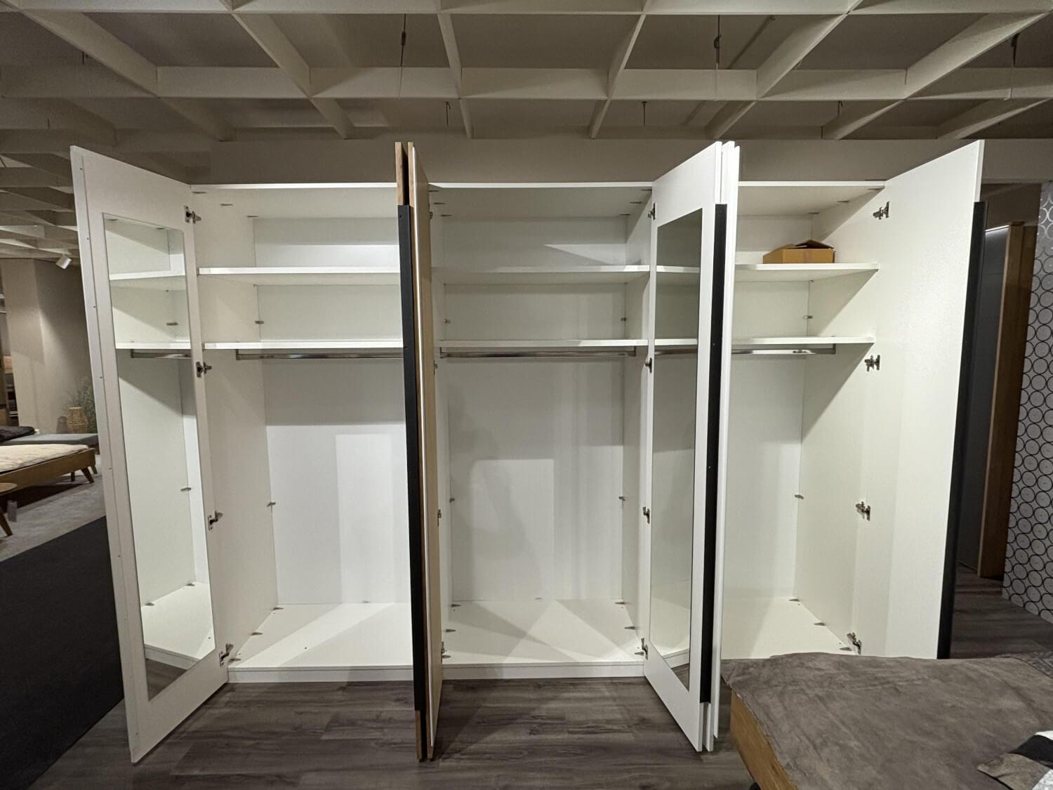 Thielemeyer - Schlafzimmer Zano Lack Weiß Absetzung Balkeneiche Gehackt Metall Schwarz - 4