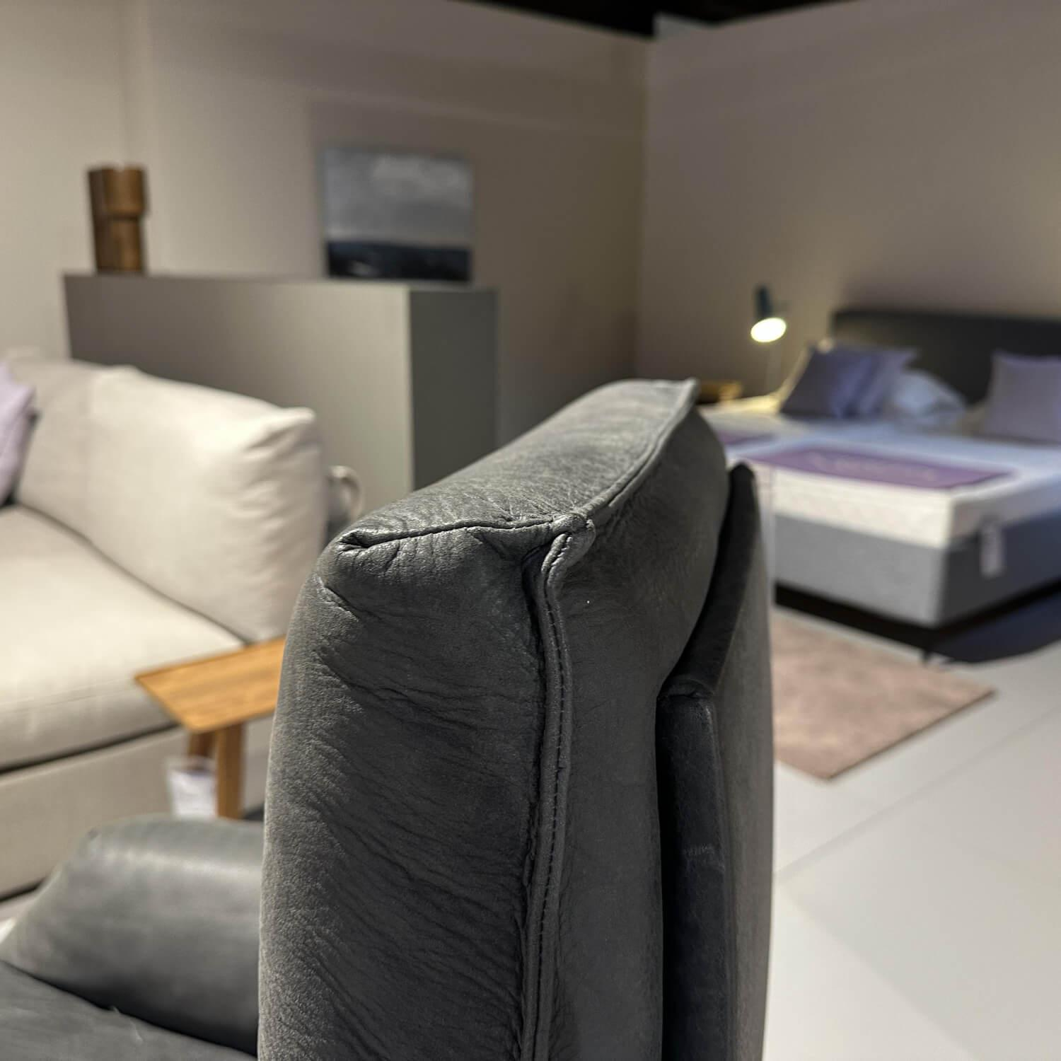 Bielefelder Werkstätten - Sessel Daron Leder Java Vulcano Grau Sternfuß Metall Bronze Matt Inklusive Hocker - 7