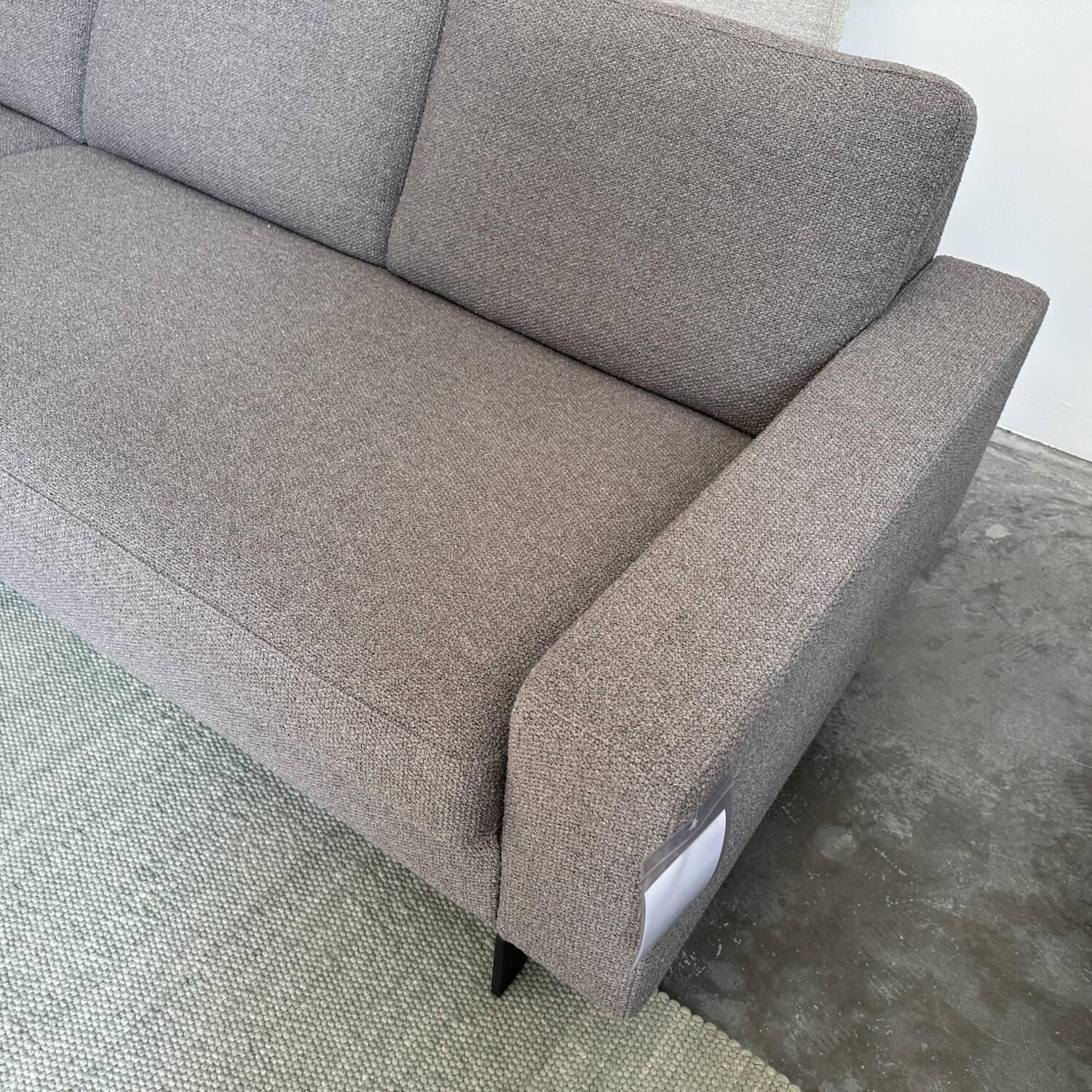 COR - Ecksofa Conseta Stoff 8211 Warmgrau Schmalfuß Schwarz Feinstruktur Inklusive 2 Kuschelkissen - 3