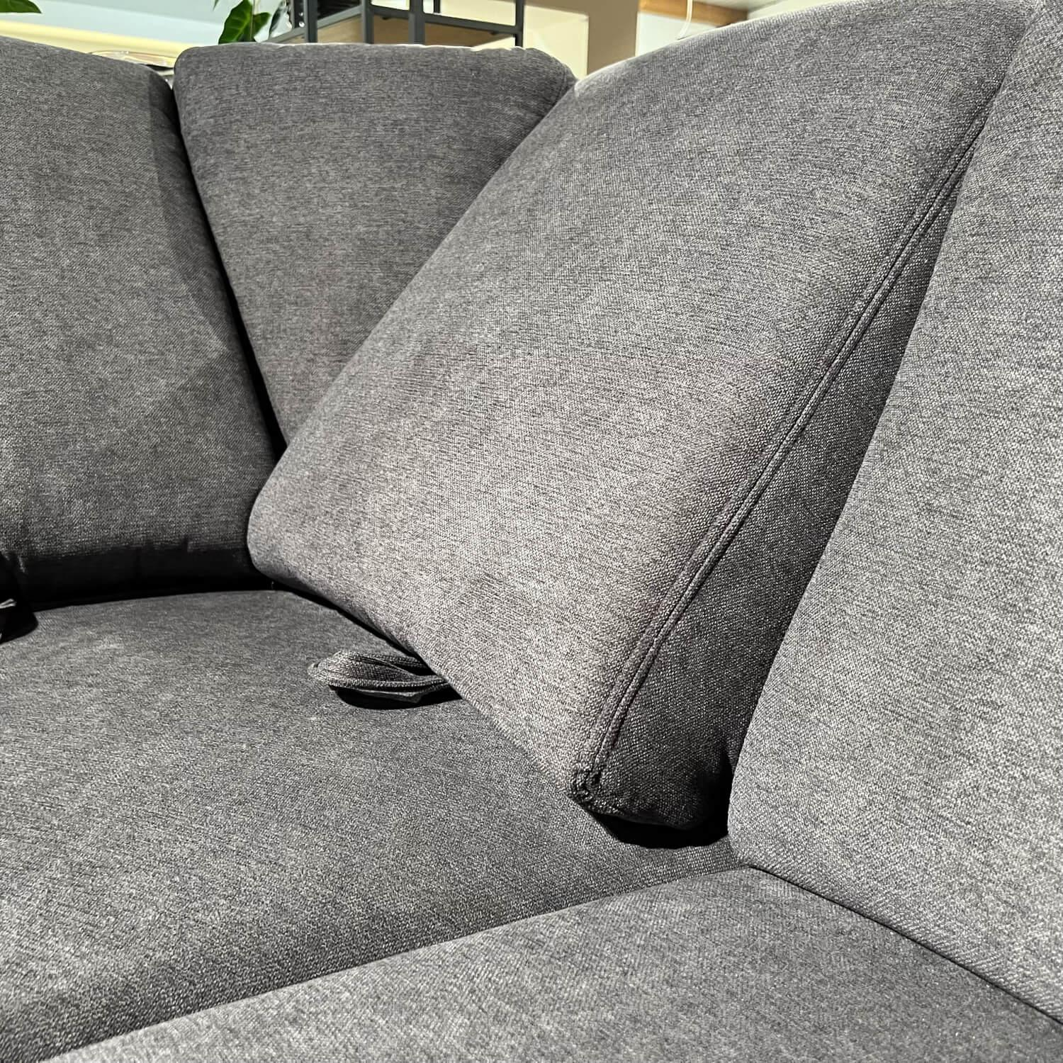 Gruber - Ecksofa Calma 4 Und Sessel Casada Premium 1810 Stoff Costa Anthrazit  Füße Metall Silber Und Metall Schwarz - 14