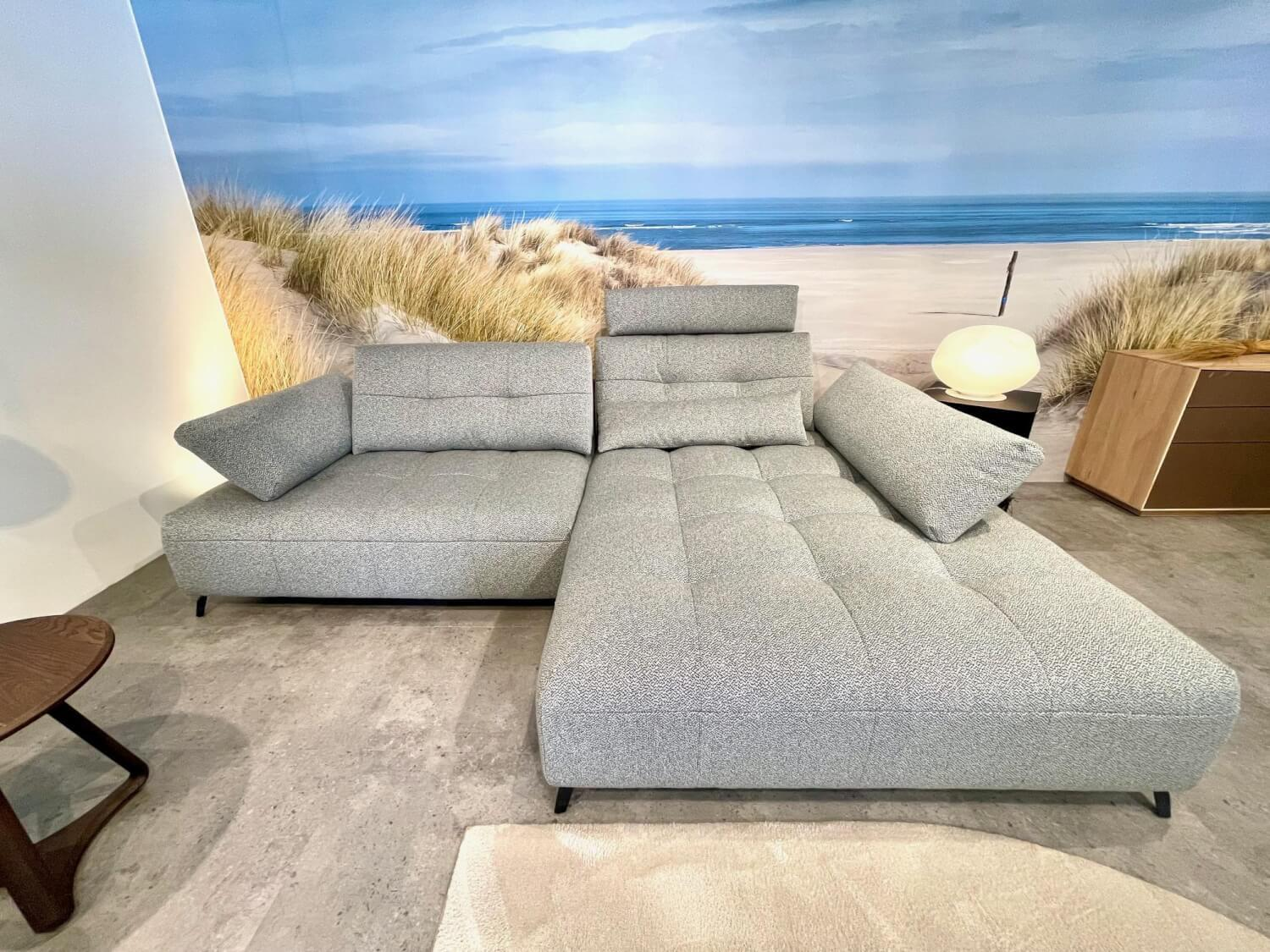 Contur - Ecksofa Comodo Stoff Q2 Rustico Azuro Grau Füße Metall Anthrazit Inklusive Lendenkissen - 2
