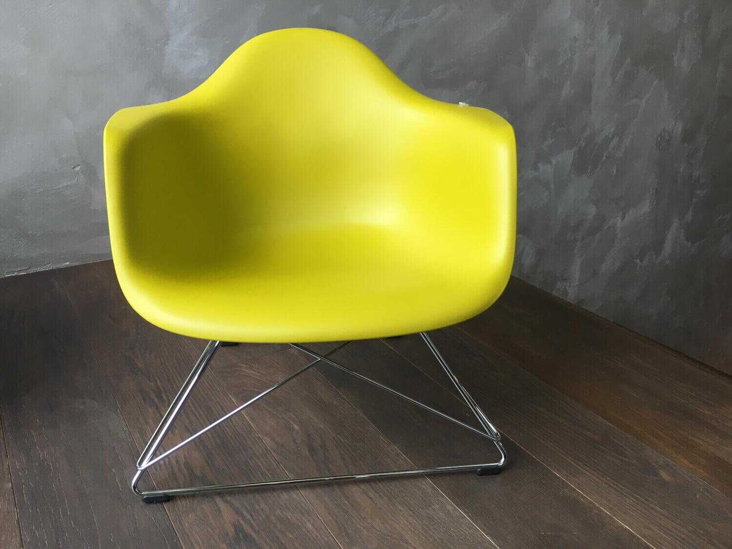 Vitra - Stuhl Eames Plastic Arm Chair LAR Senf 34 Gelb - 2