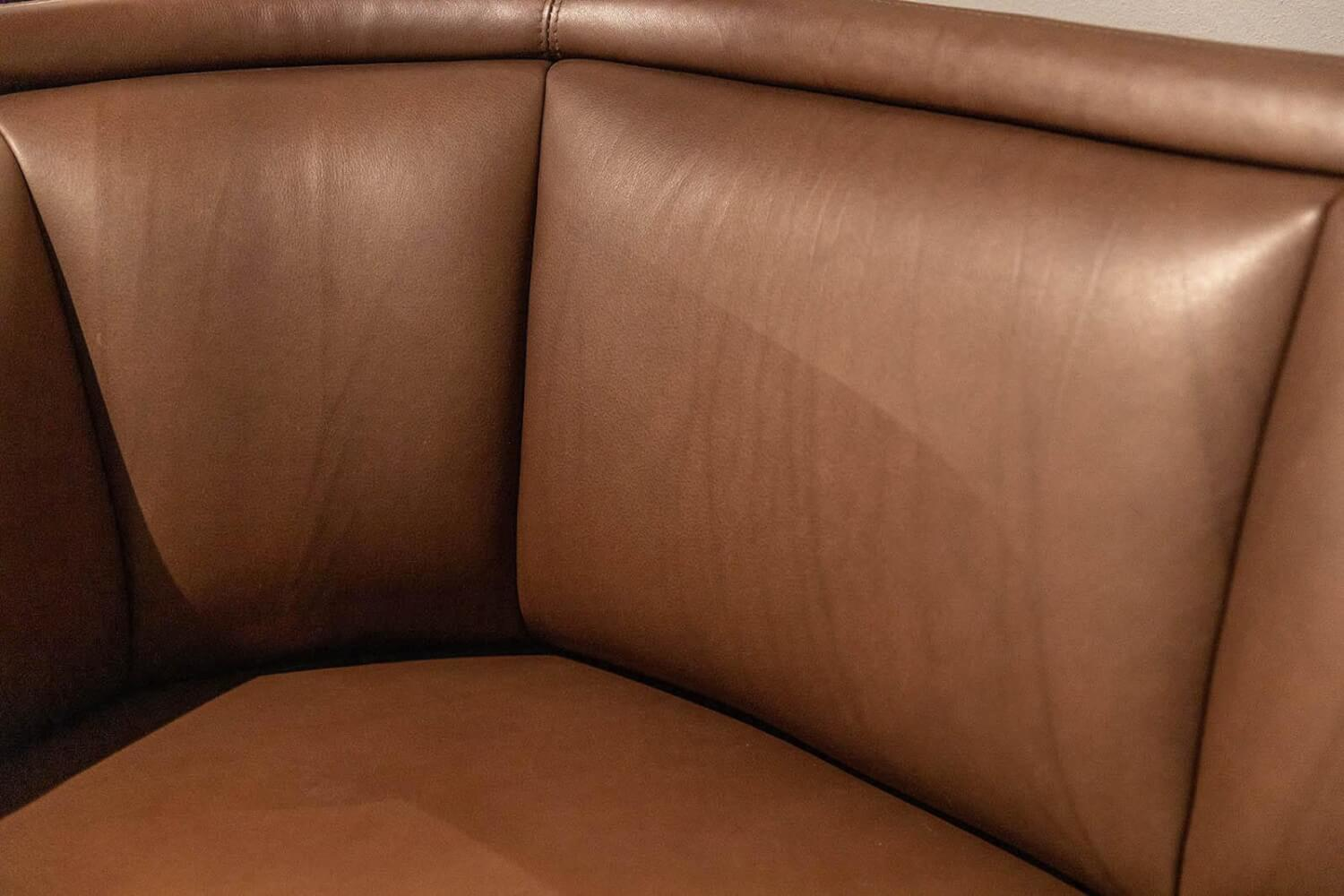 Wittmann - Sofa Vuelta Bezug Leder Guande Chestnut Füße Black Grey Pulverbeschichtet - 3