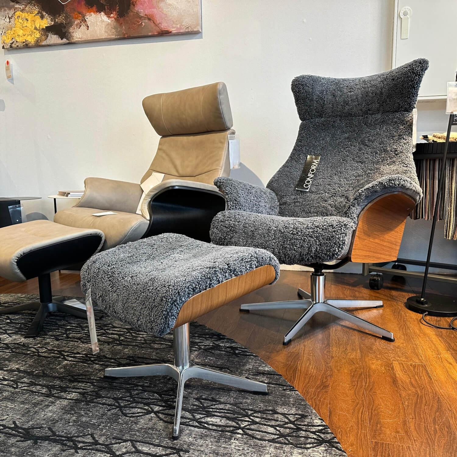 Conform - Sessel Air Schaffell D Charcoal Grau Schale Walnuss Lackiert Fuß Aluminium Inklusive Hocker - 2