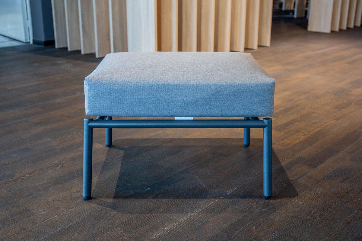 Solpuri - Loungesessel Loop Lounge Outdoor Stoff Bombay Hellgrau Gestell Aluminium Anthrazit Inklusive Hocker - 3