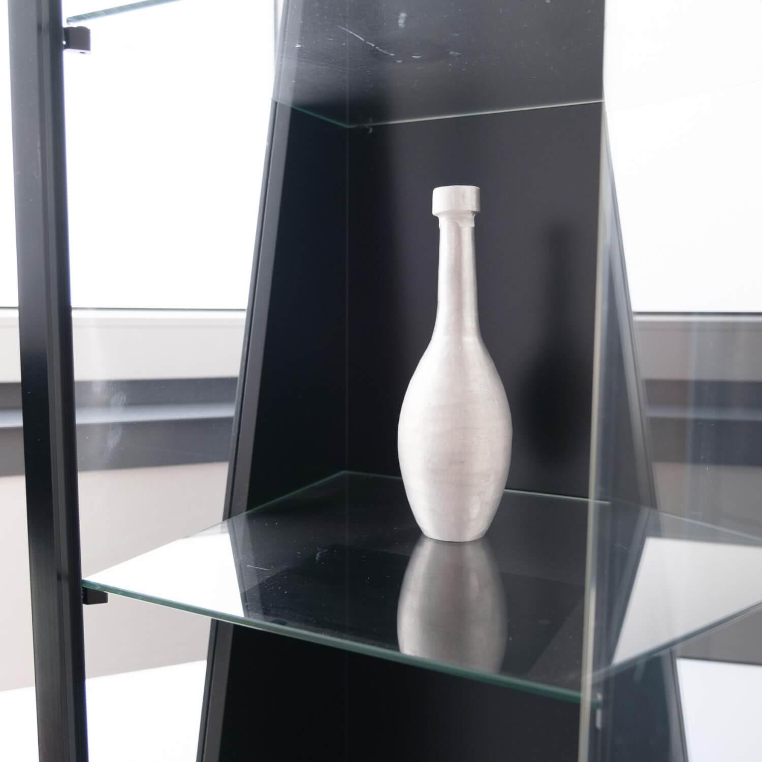 Glasvitrine Bravata Schwarz mit Glasfachböden und Halogenbeleuchtung
