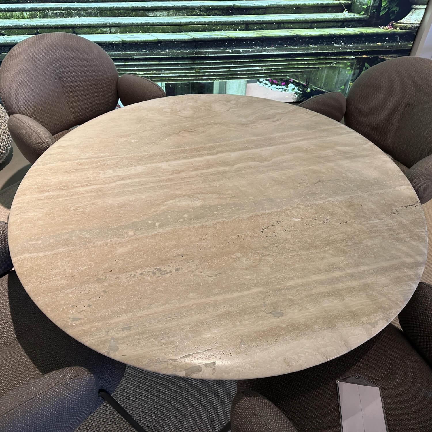 Freifrau - Outdoor Essgruppe BC07 Platte Travertin Triato Kiesel Grau Gestell Bronze Schwarz Nana Stoff Loopi Coconut Taupe Grau Braun - 8