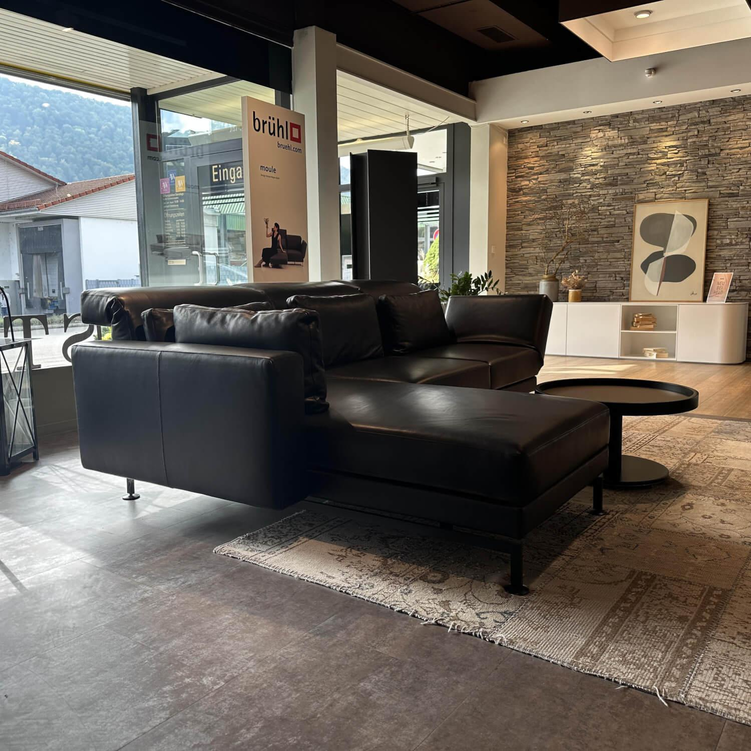 Brühl - Polstergruppe Moule Medium Leder 5669 0010 Schwarz Fuß Kufe Schwarz Pulverbeschichtet Mit Kissen - 2