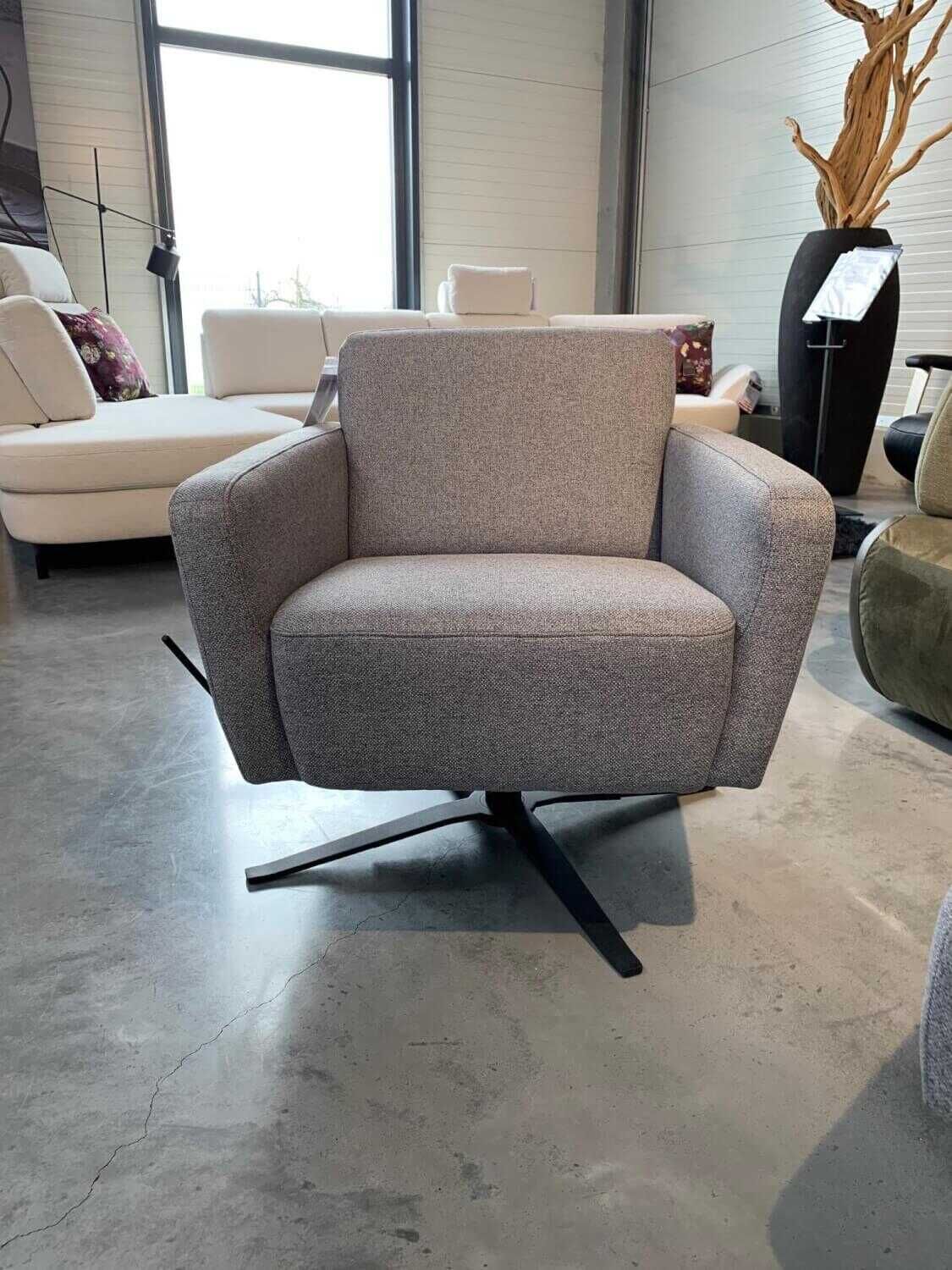 Gallery M - Sessel Emilia Nova Stoff 5 Grau mit Hocker - 4