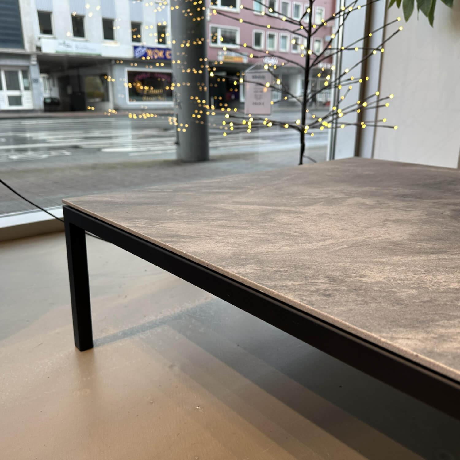 Zumsteg - Outdoor Beistelltisch Iconic Platte Keramik Lyra Gris Grau Gestell Edelstahl Schwarz Pulverbeschichtet - 5