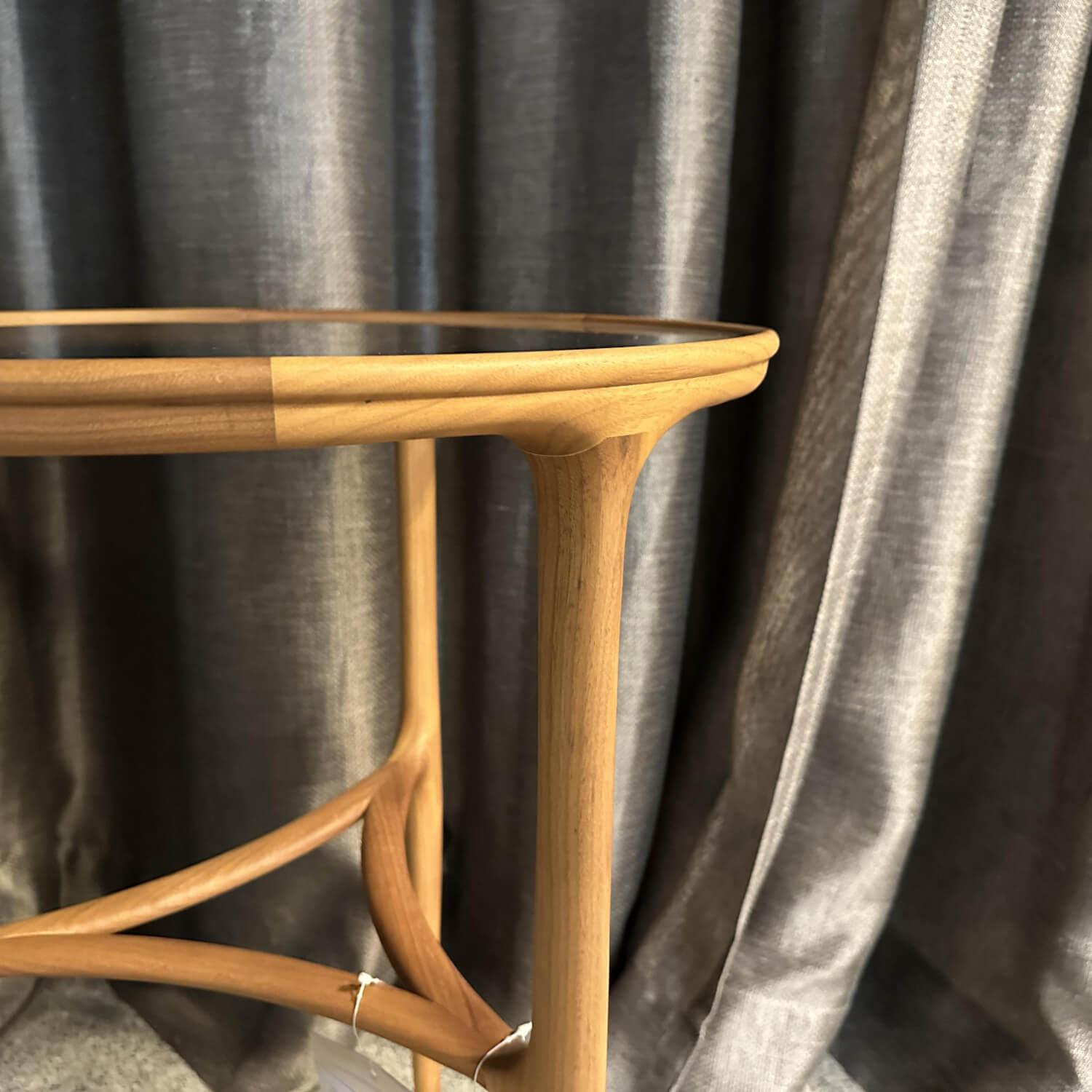 Cecotti - Beistelltisch Louis Primero Glasplatte Satinierter Rand Gestell Amerikanischer Nussbaum Mit Details In Ahorn - 3