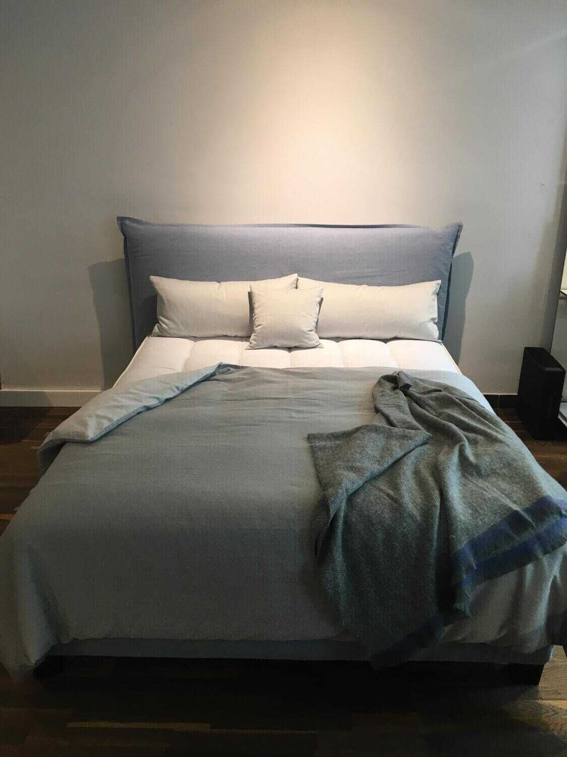 Bett Smart Stoff Vintage Washed 050 Blau mit Kopfteile und durchgehender Matratze