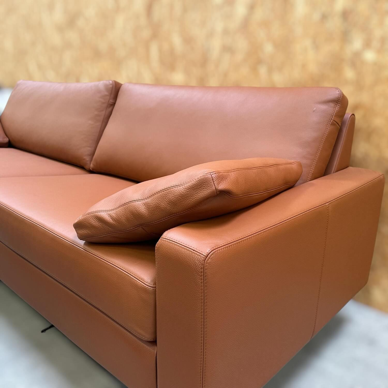COR - Sofa Conseta Bodenfrei Leder 173 Cognac Schmalfuß Schwarzbraun mit 2 Kissen - 5