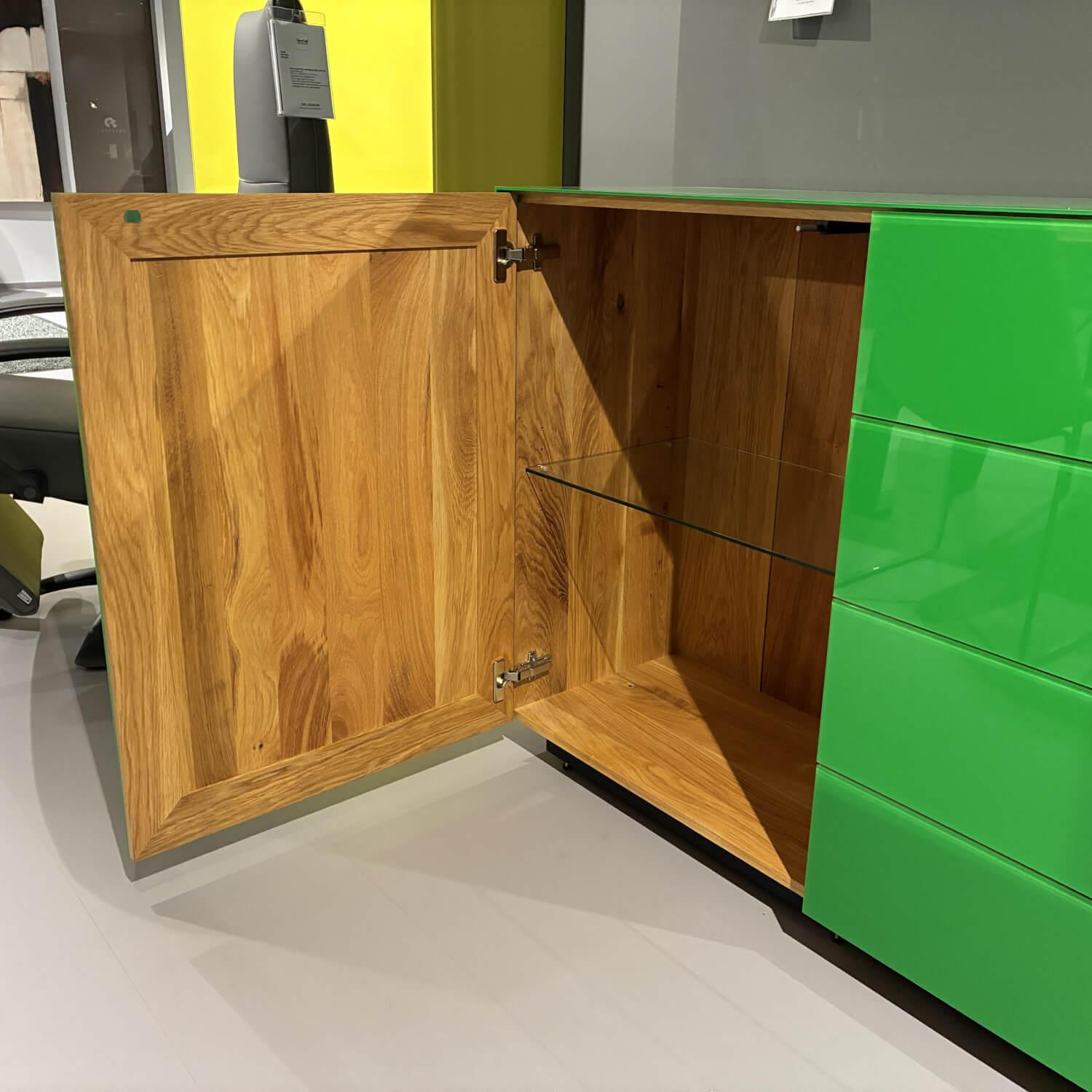 Scholtissek - Sideboard Novus 3-Türig Glas Hochglanz Reingrün Grün Korpus Knorrige Eiche - 6