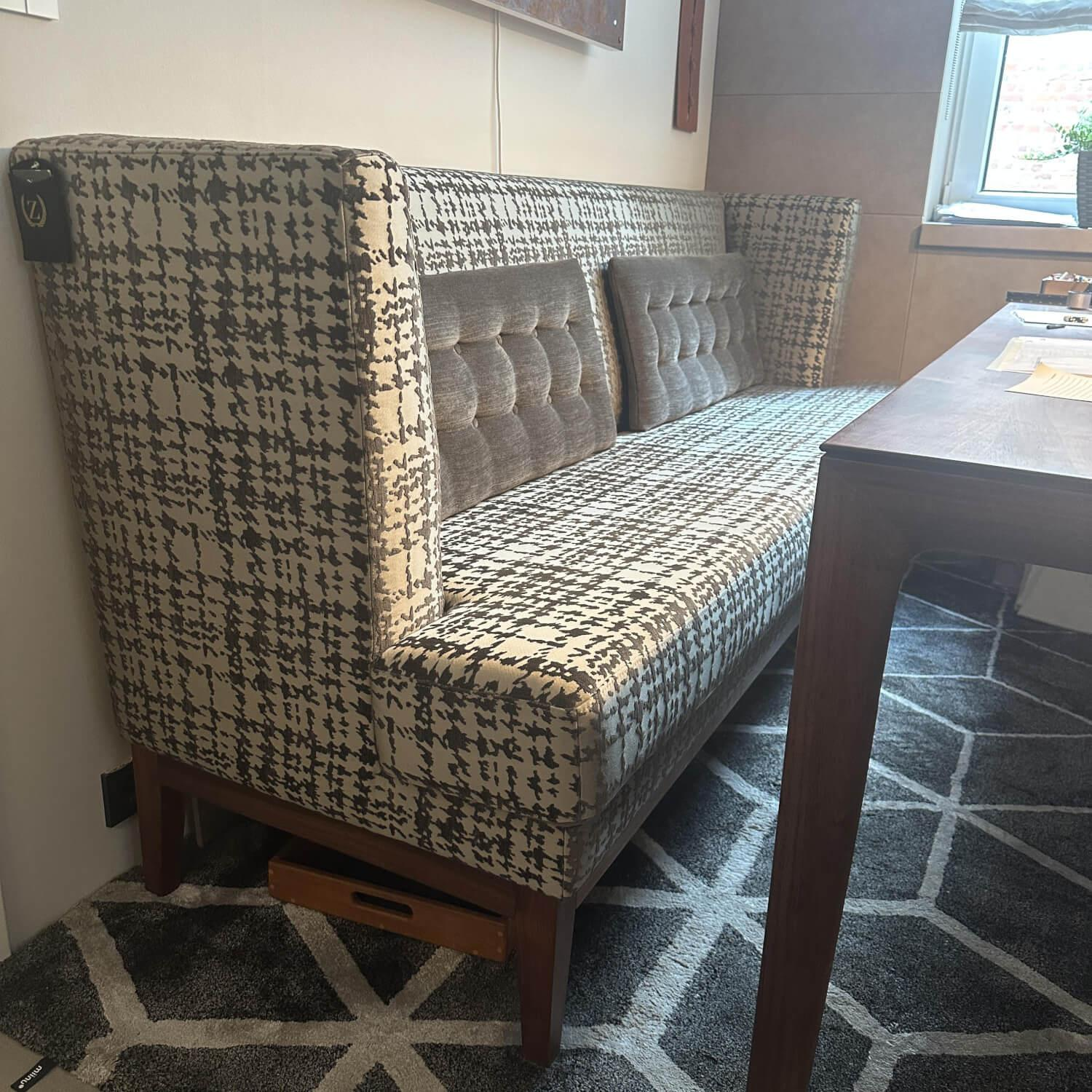 Bielefelder Werkstätten - Sitzbank Polo Dining Stoff Pisa Silber Grau Gestell Nussbaum - 5