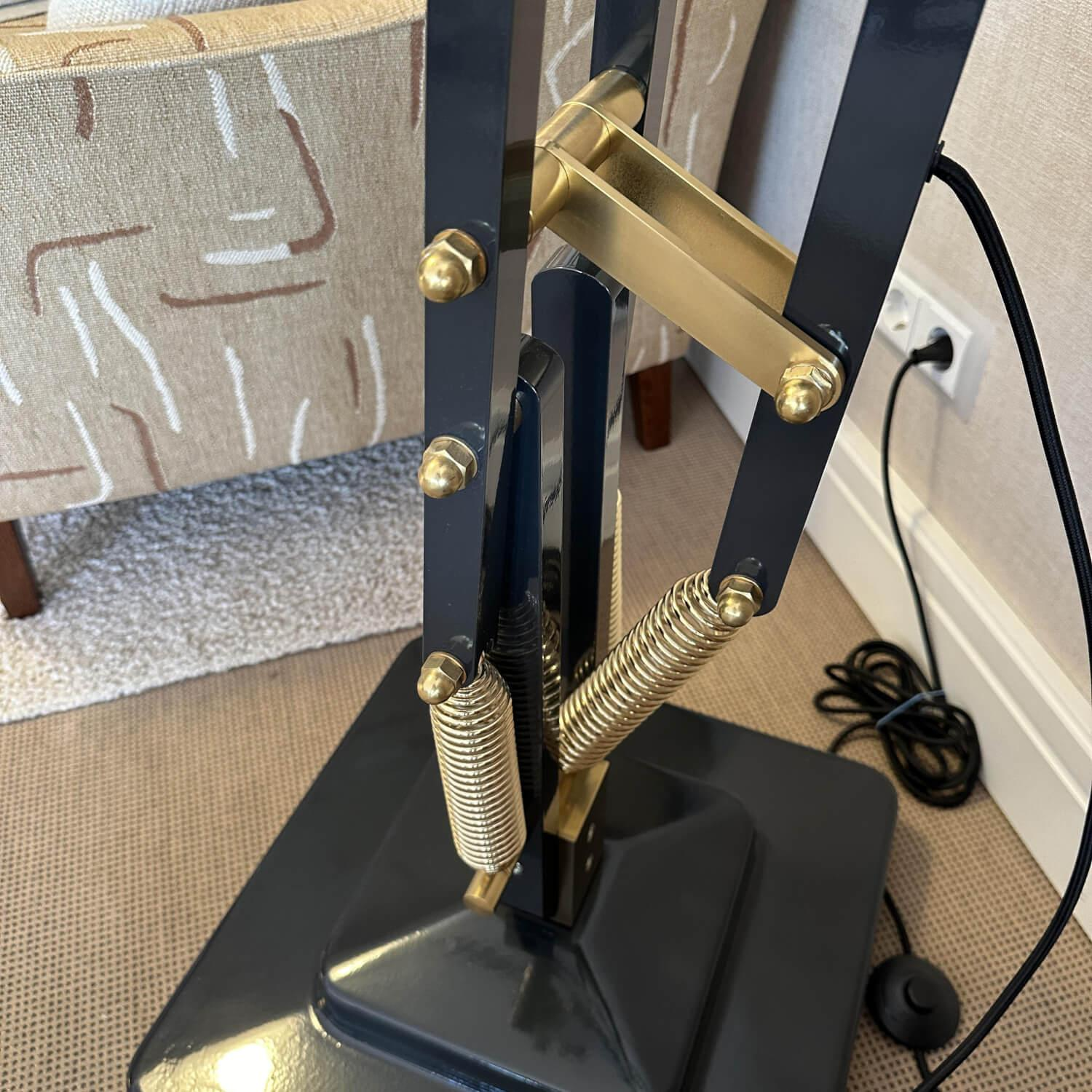 Anglepoise - Stehleuchte Giant Brass Gusseisen Dunkelgrau Messing - 6