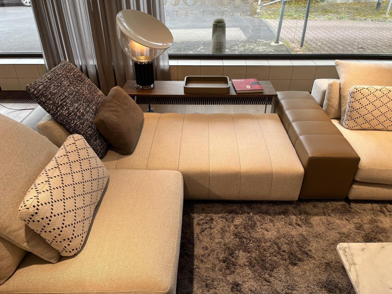 Minotti - Sofa Freeman Stoff Ginza 02 Ghiaccio Weiß Metallgestell Bronze Lackiert Mit Lederbank - Exklusives Angebot, wenn weg dann weg -  - 10