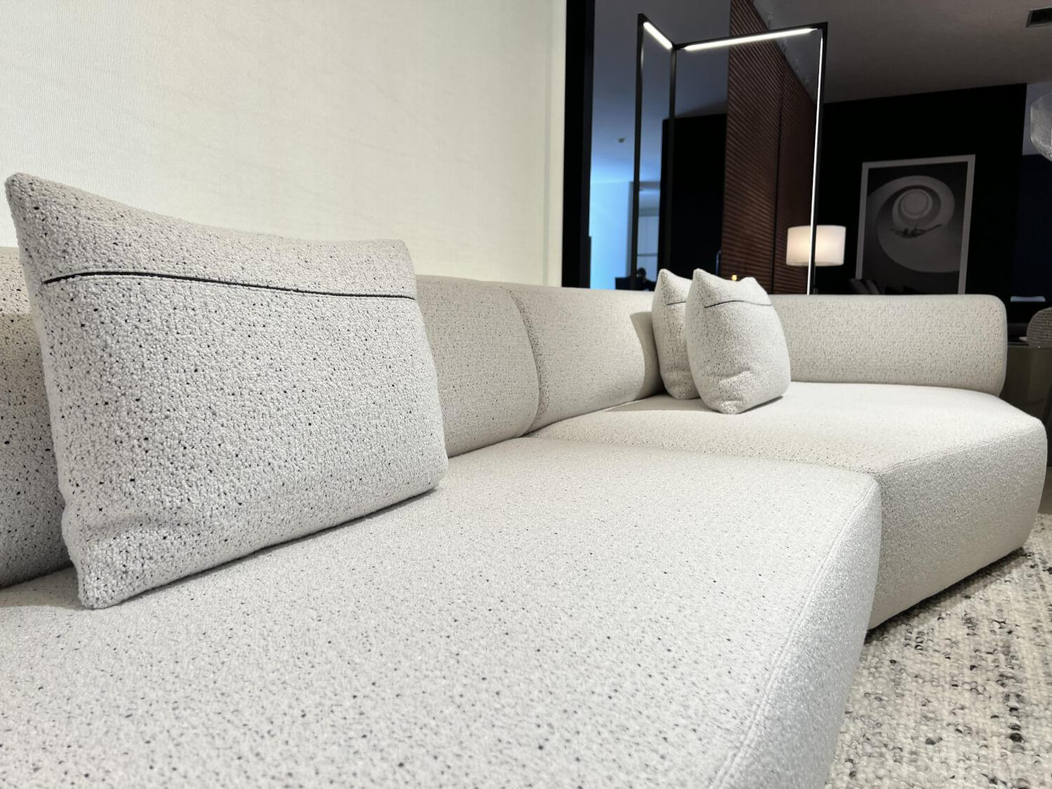 B&B Italia - Wohnlandschaft Naviglio Stoff Cat. Super Sambuco 100 Weiß Schwarz mit 4 Kissen - 6