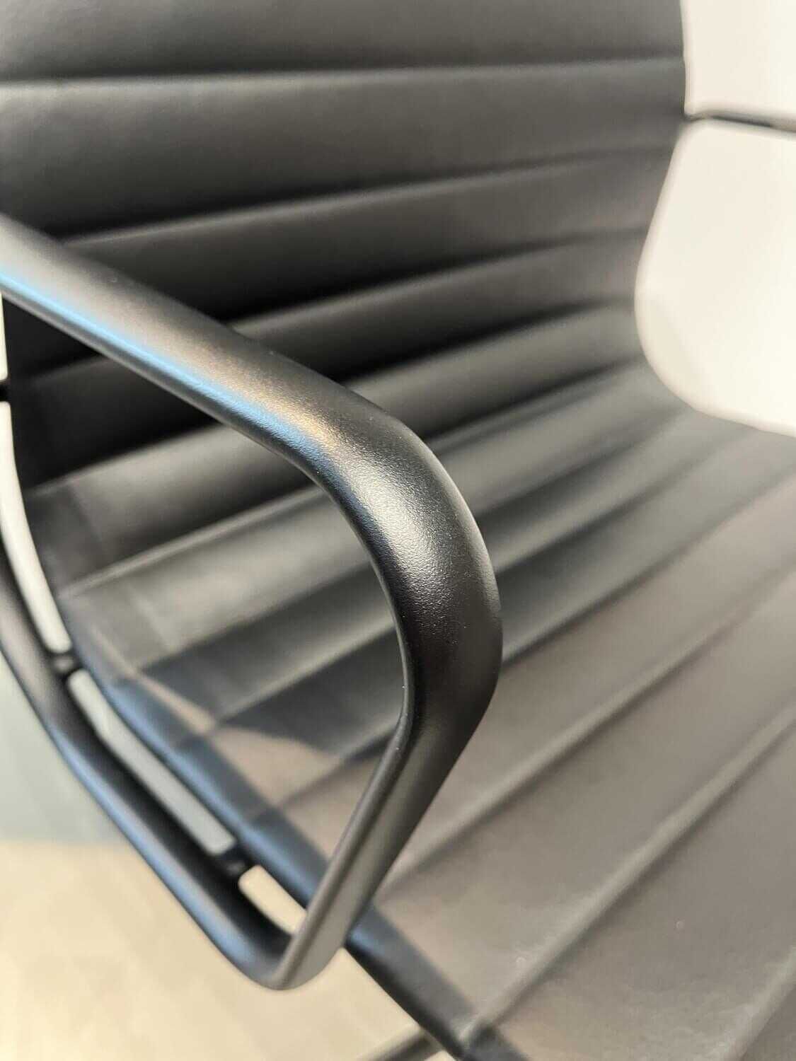 Stuhl Aluminium Chair EA 104 Leder L20 Nero 66/66 Schwarz Mit Armlehnen