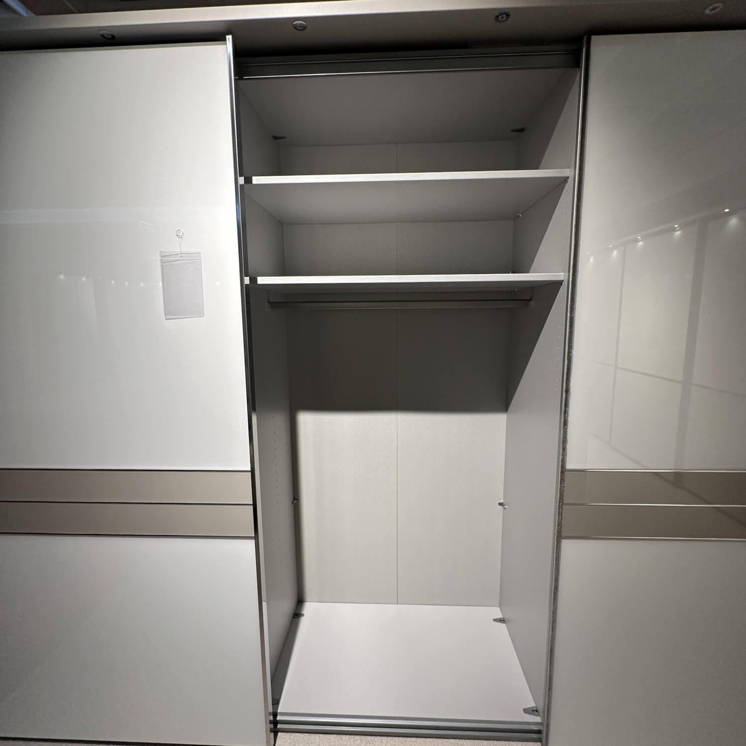 Wiemann - Schlafzimmer IL 1009 Dekor Kieselgrau Glas Weiss Nachtkommoden Schrank Bett Ohne Matratzen Und Lattenrost - 22