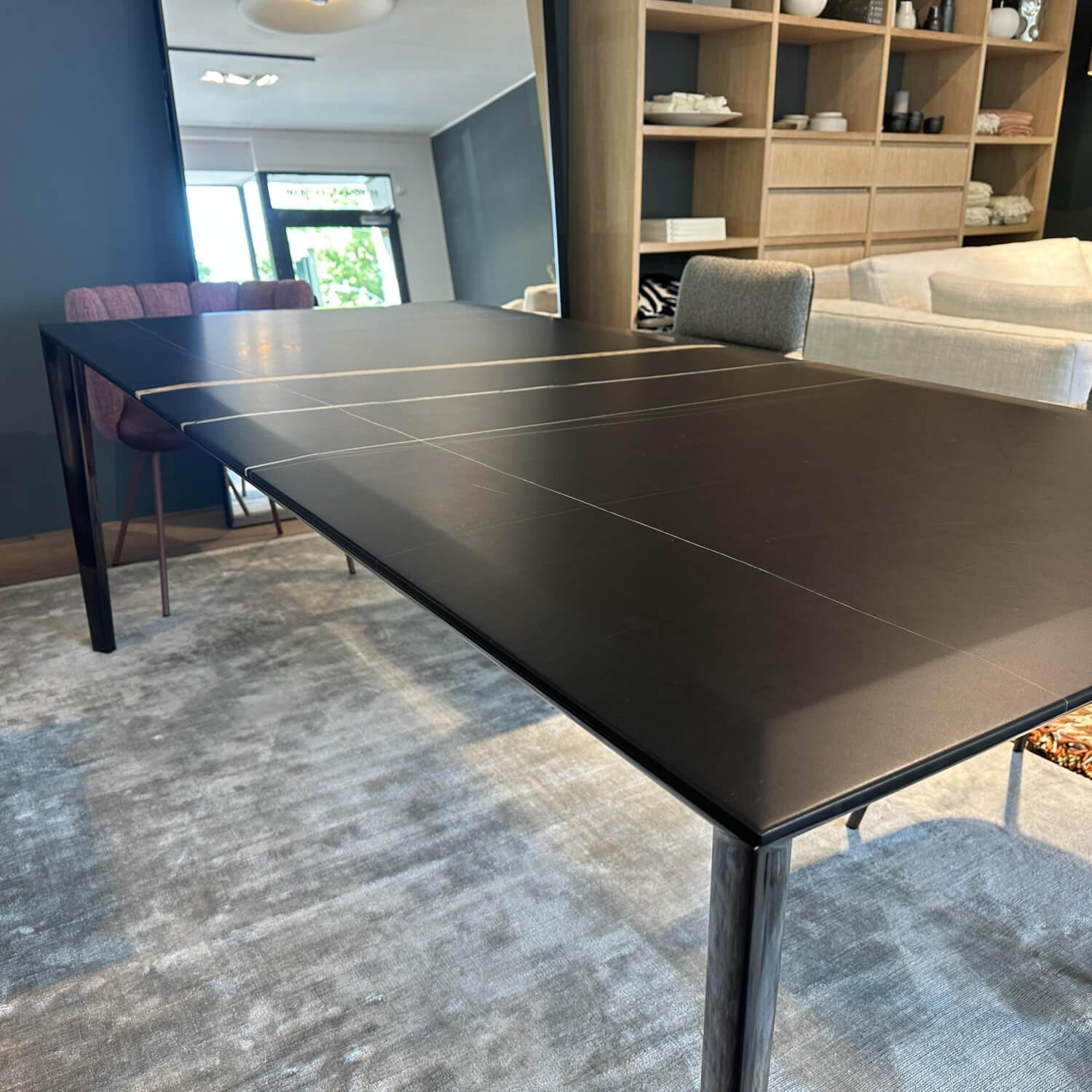 Molteni & C - Esstisch Filigree Platte Marmor Sahara Noir Schwarz Gestell Metall Chrom Schwarz Glänzend - 3