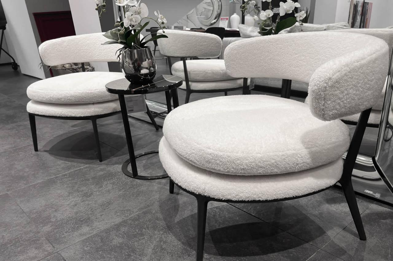 B&B Italia - 2er Set Sessel Caratos Stoff Milo Natur Weiß Gestell Grafit Schwarz Lackiert - 2