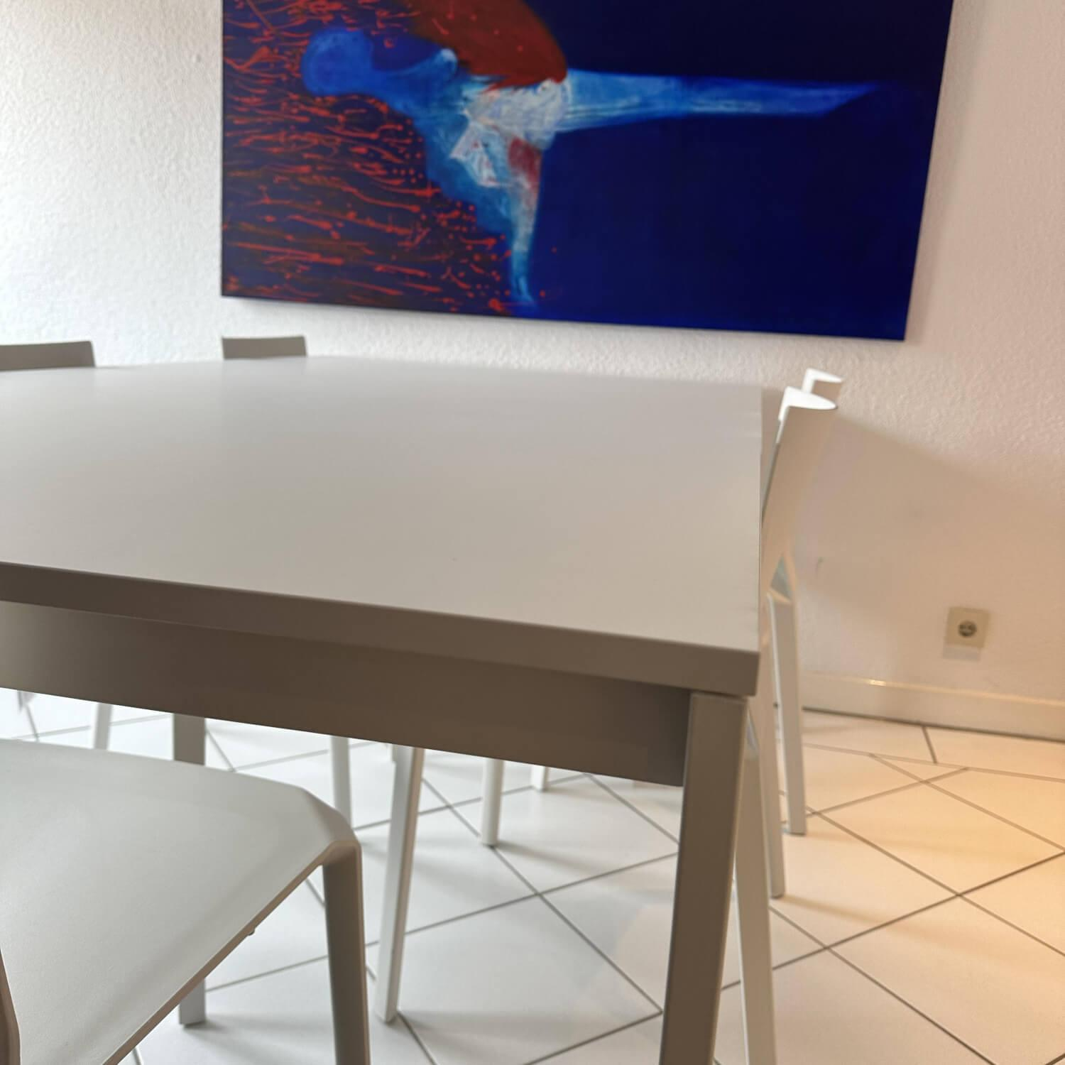 Kristalia - Essgruppe Be Easy Platte Fenix White Kos Beine Stahl Lackiert White Kos 0032 Mit 5 Stühlen Plana Sedia Weiss - 3