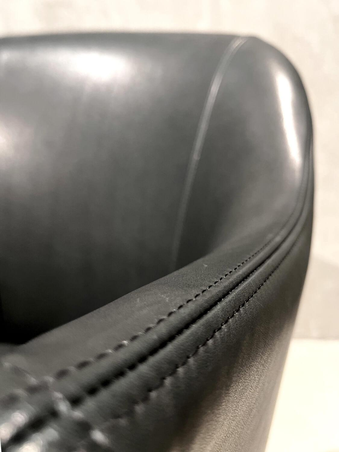 Giorgetti - Armchair Progetti Leather Anilia Sense Fossile 1502 Black Frame Beech wood Feet Black Matt lacquered - 4