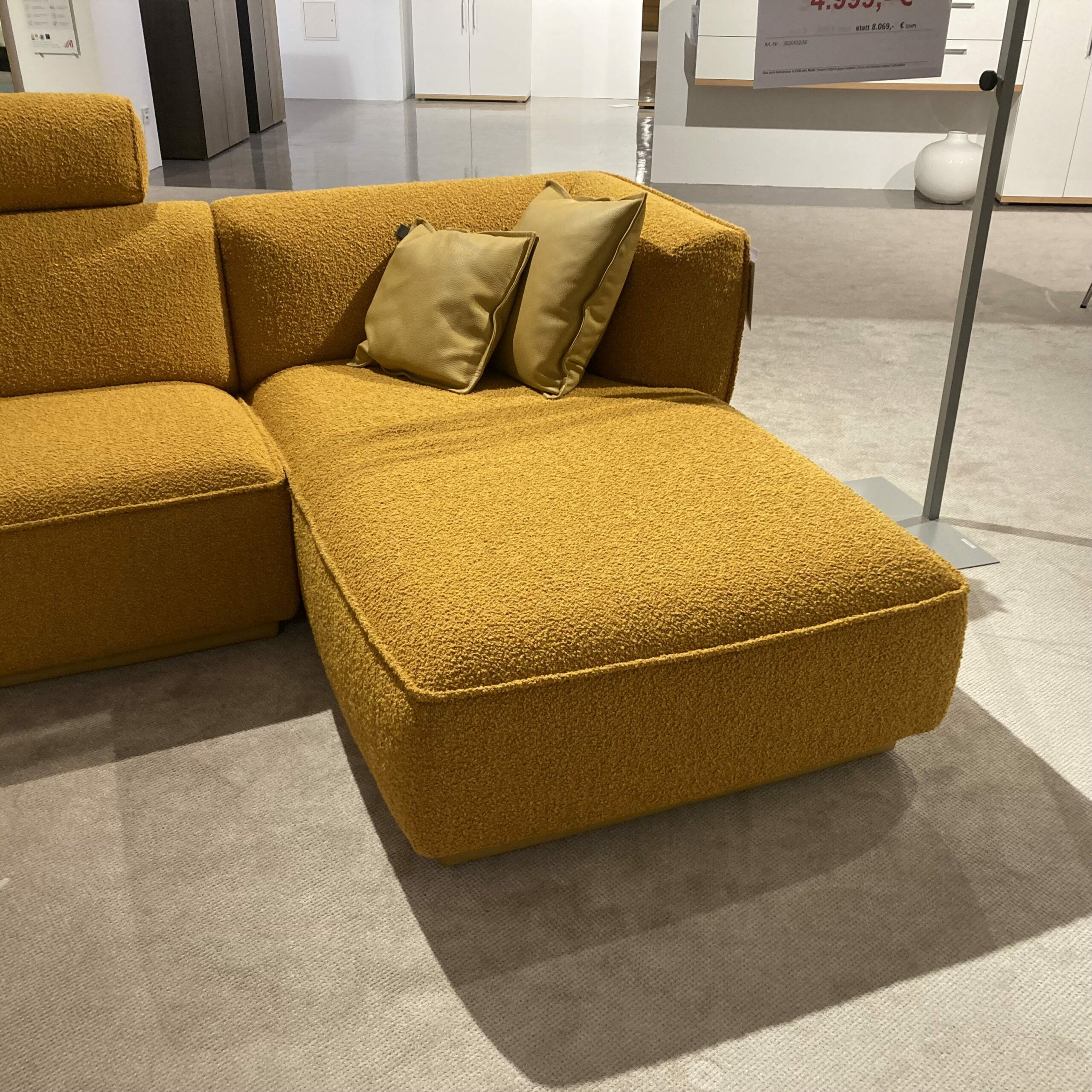 Leolux - Ecksofa Loya R32 Stoff Robou Amber Gelb Orange Fußleiste Leder Amber Gelb Orange Inklusive Kissen - 4