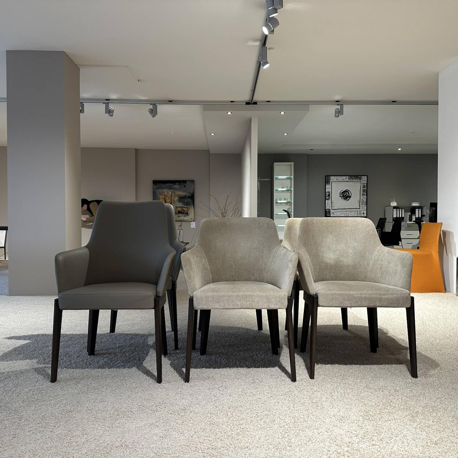 Molteni & C - 6er Set Stuhl Chelsea Stoff WF322 Wien Grau Und Leder L209 Extra Grau Beige Füße Eukalyptus Schwarz - 4