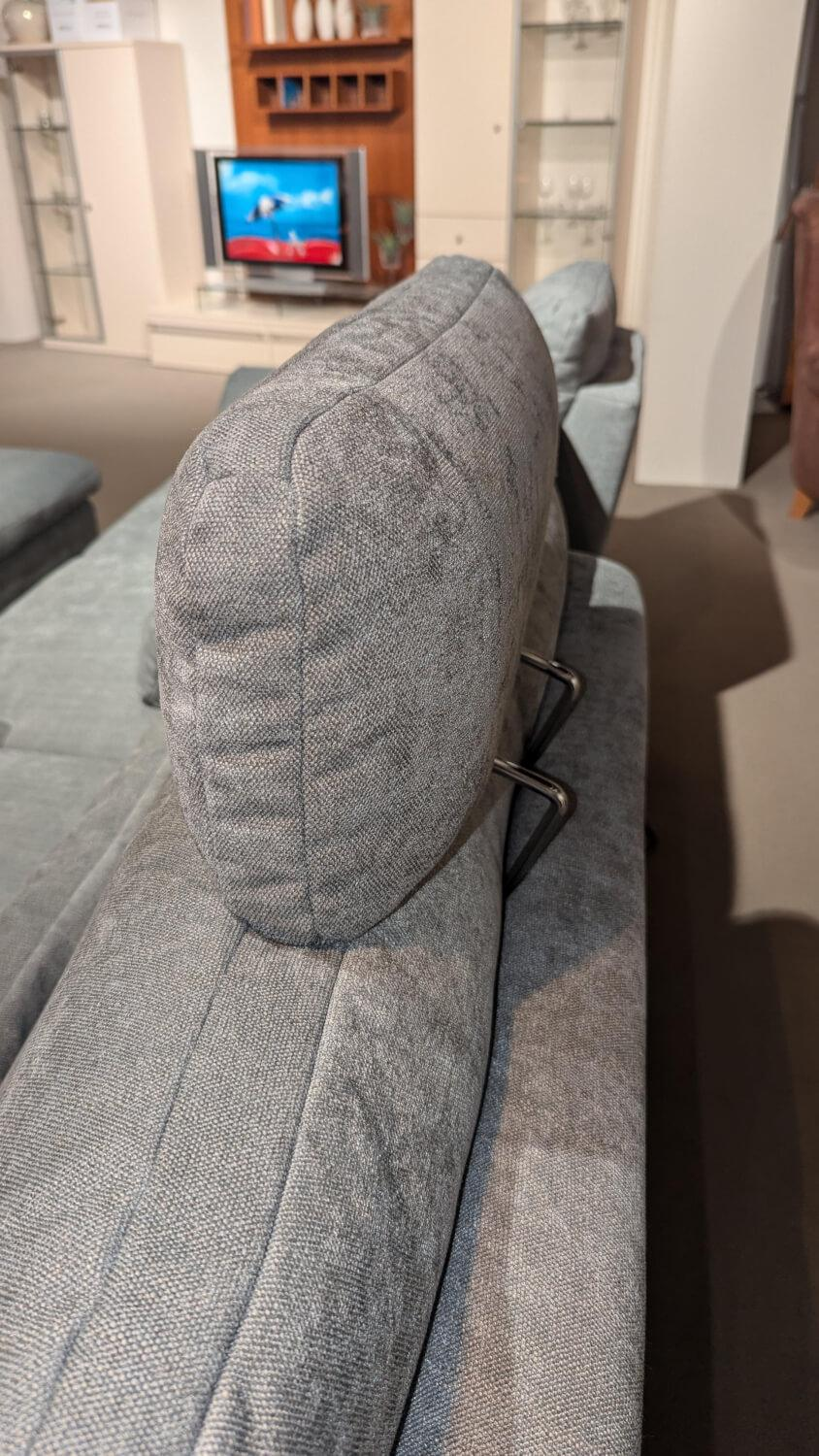 Carina - Ecksofa Emma Stoff Yelda Lightblue Grau Blau Gestell Metall Schwarz Pulverbeschichtet Mit Verstellbarer Sitztiefe Und Verstellbaren Kopfstützen Inklusive Hocker - 4