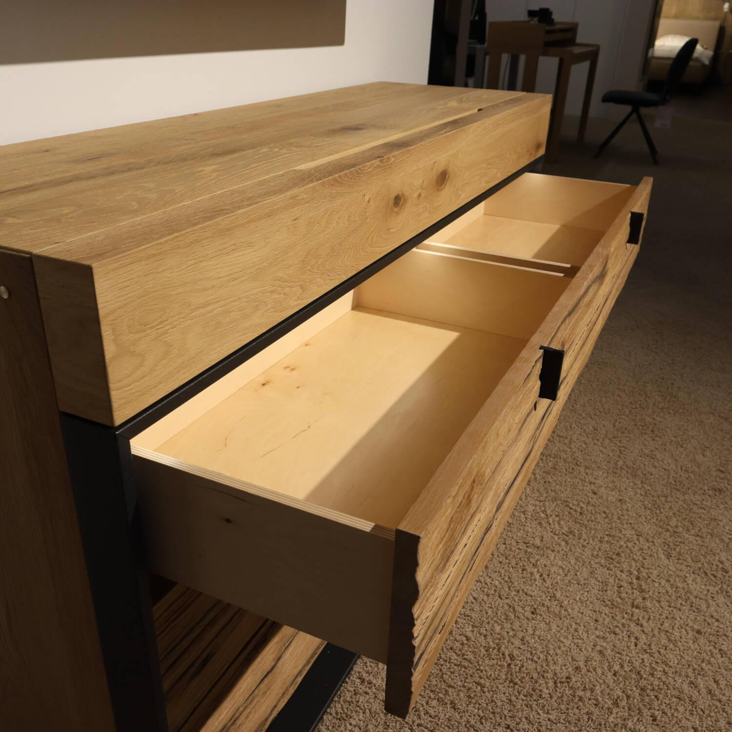 Contur - Schlafzimmer Acerra C Wildeiche Massiv Mit Bett Kommode 2 Nachttischen Und Kleiderschrank - 21