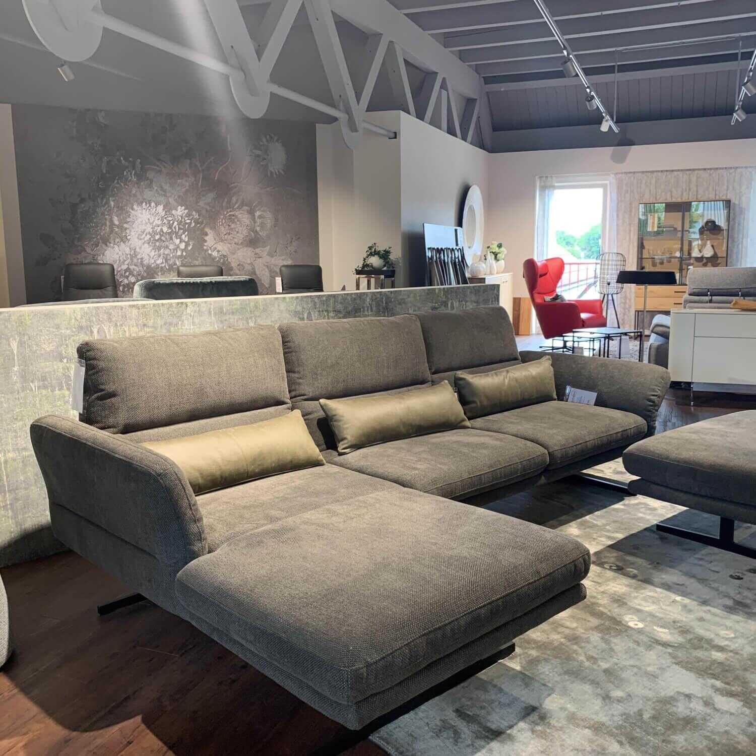 Comfort Republic - Ecksofa Alexander Stoff Lora 156 Hunter Grau mit Hocker und 3 Nierenkissen - 8