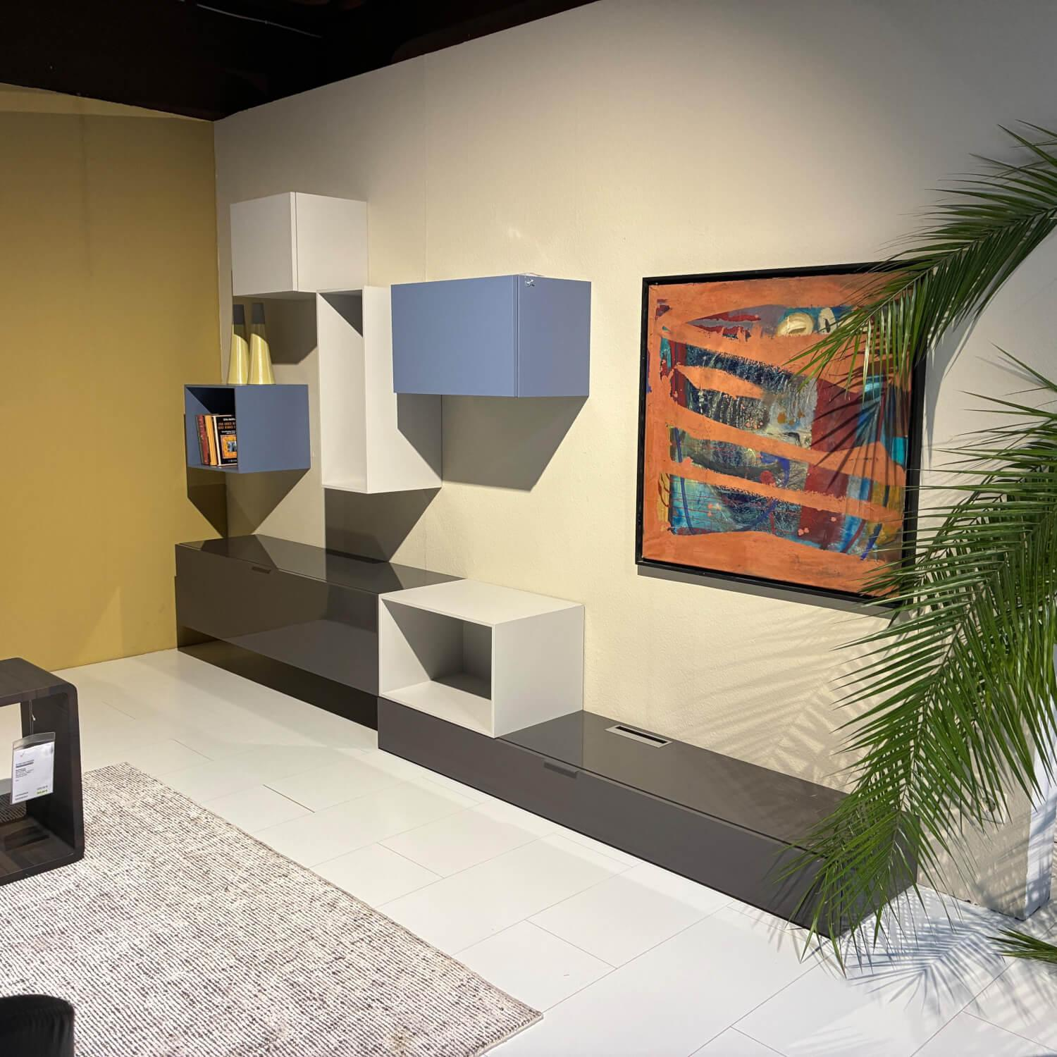 Contur - Wohnwand 5800 A99908 Lack Hochglanz Tufo Grau Lack Matt Perla Weiß Und Oceano Blau - 2