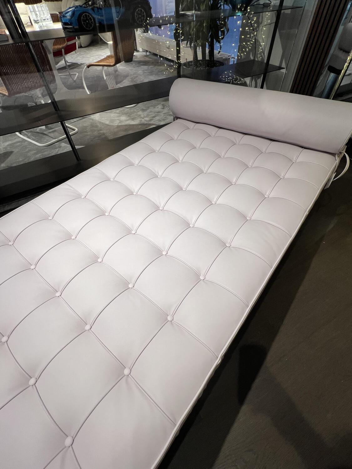 Knoll International - Liege Daybed Barcelona Leder Espania Fargo Weiß Gestell Esche Nussbaum Gebeizt Füße Stahl Poliert - 5