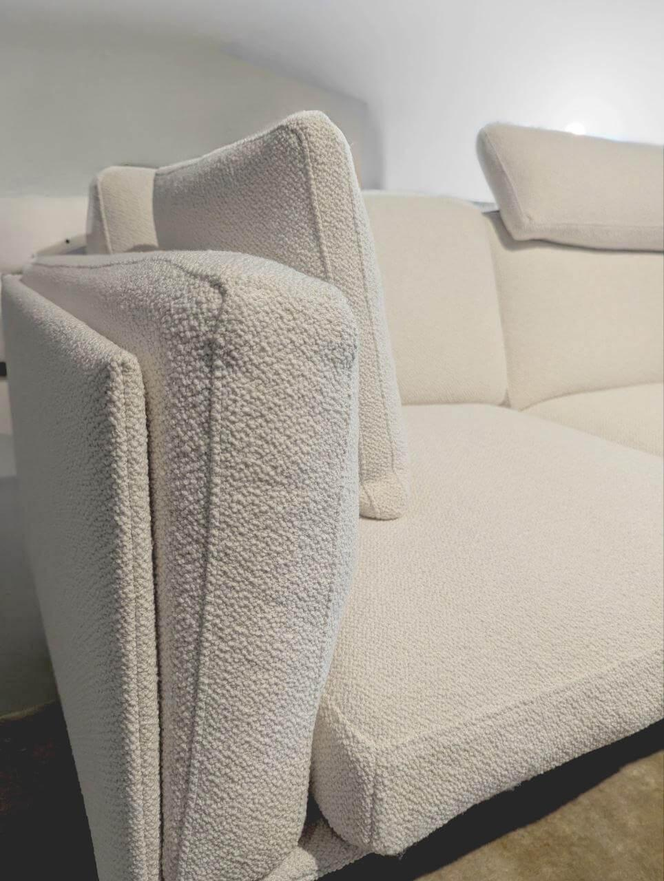 Cassina - Sofa 8 Dreisitzer Stoff Tess Look Bianco Weiß Gestell Canna Fucile mit 2 Daunenkissen und Kopfstütze - 4