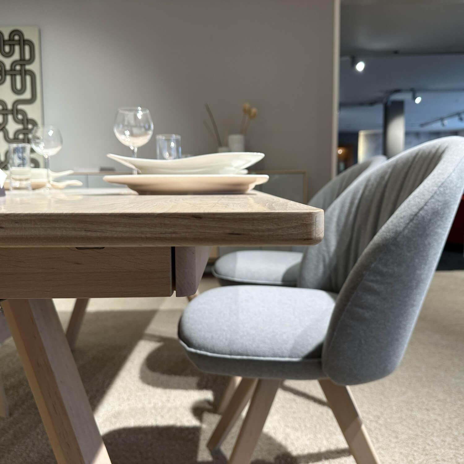 Team 7 - Essgruppe Taso Und Flor Erle Massiv Weißöl Und Stoff J9804 Jet Grau Mit Einlegeplatte - 5