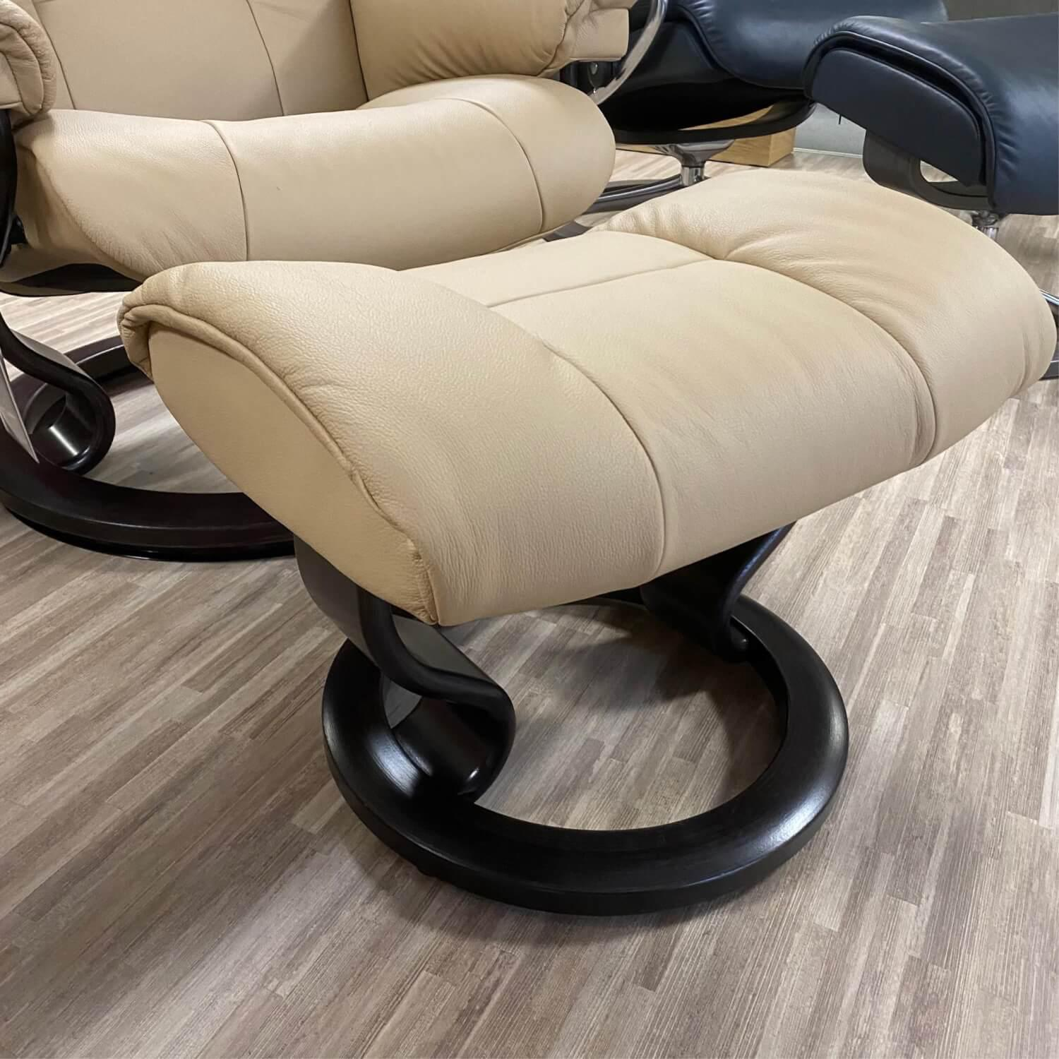 Stressless - Stressless Sessel mit Hocker Mayfair M Batick Latte Classic Wenge - 4