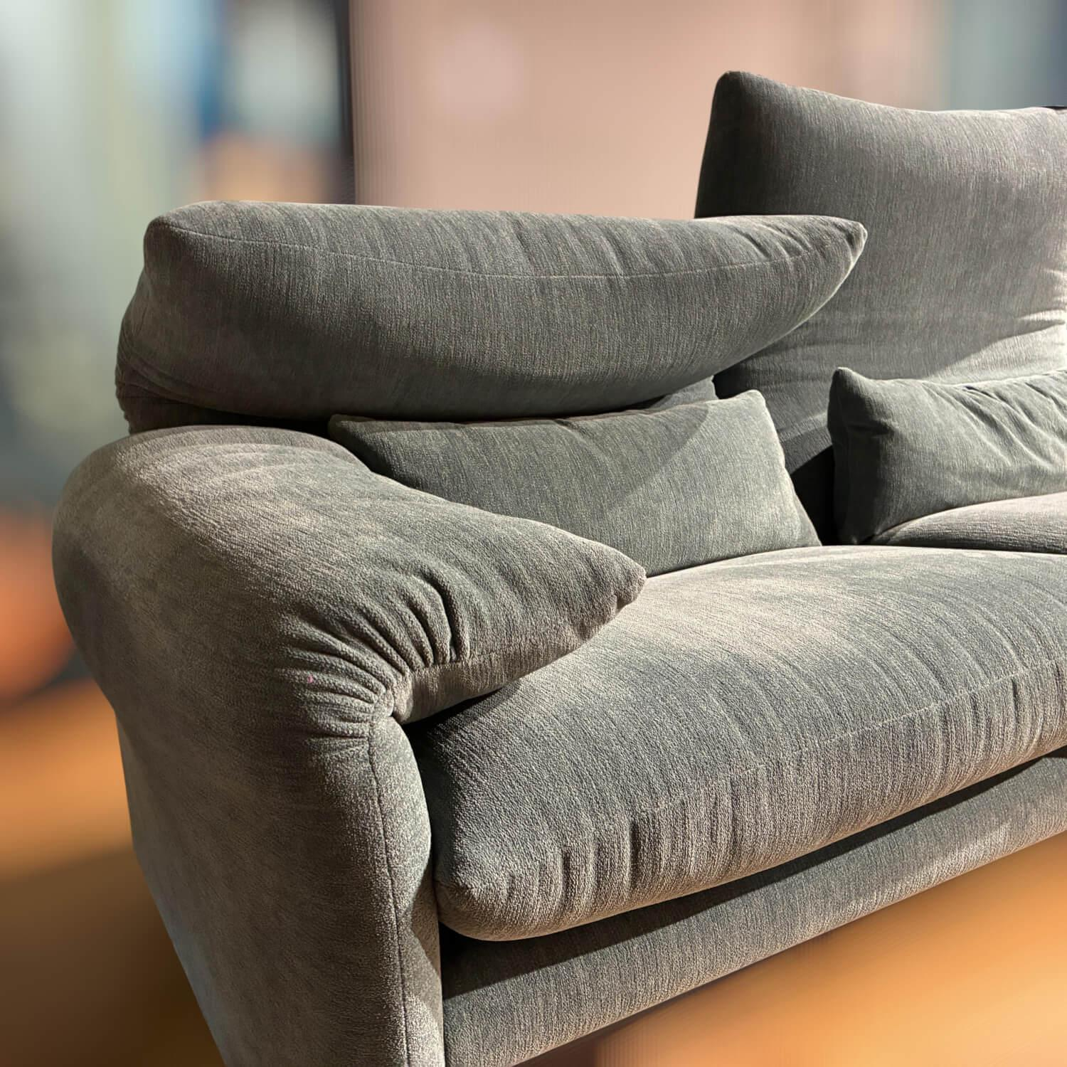 Cassina - Sofa Maralunga 2-sitzig Stoff Fox 13FF14 Salvia Salbei Grün Mit Höhenverstellbarer Kopfstütze - 3
