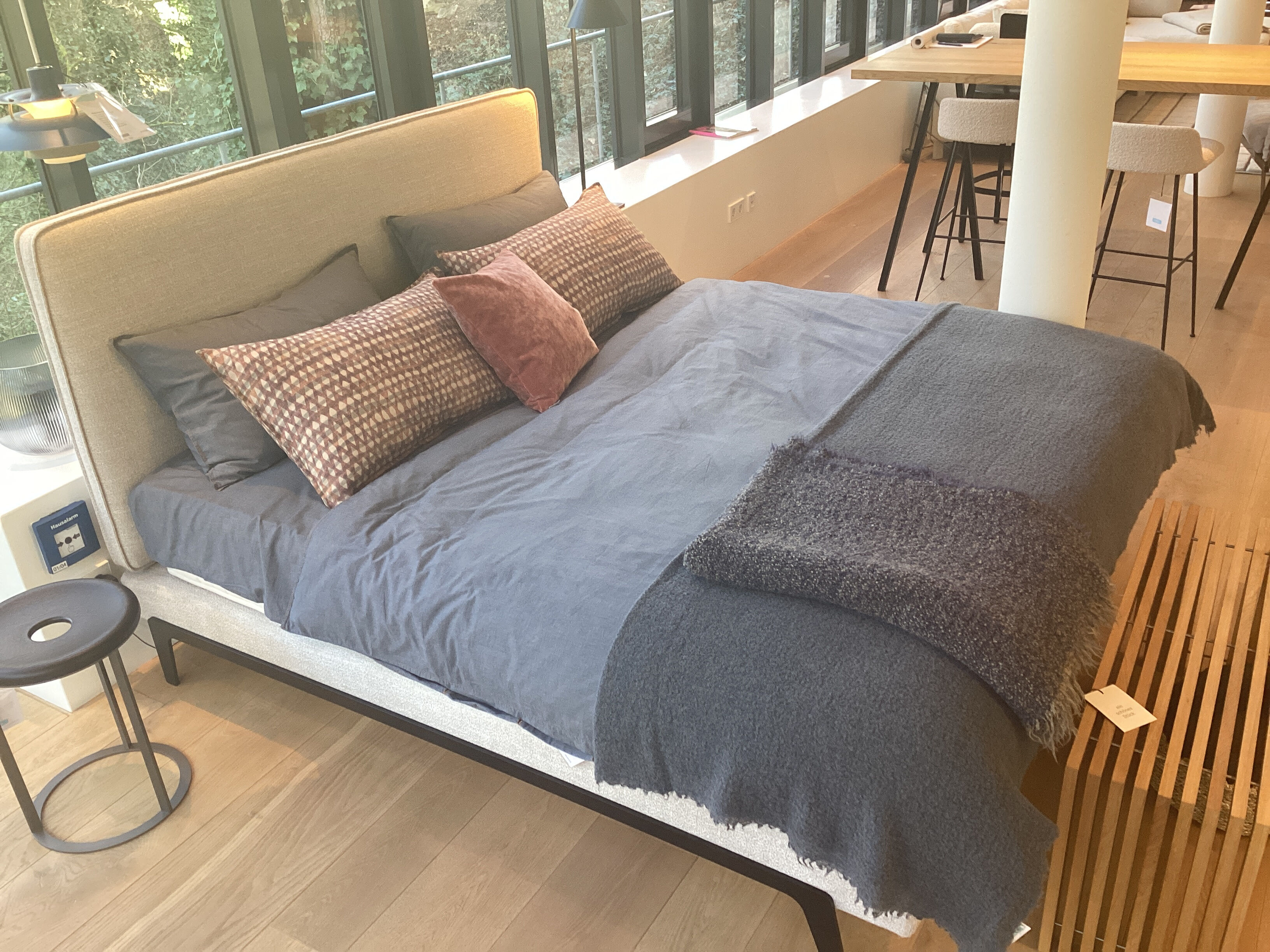 Treca Interiors - Polsterbett Adonis Stoff Gio 6586 Galet 002 Beige Natur mit 2 Matratzen - 2