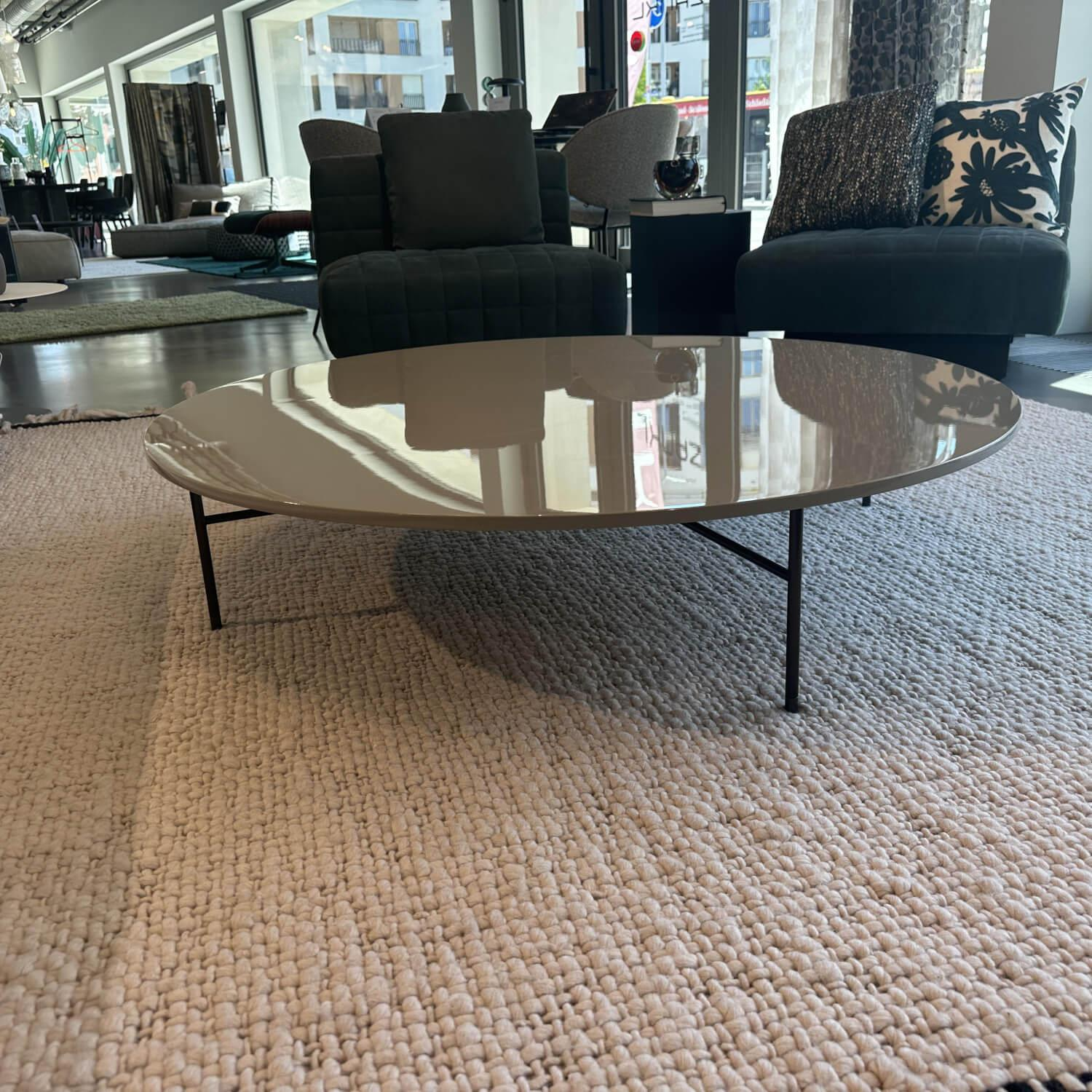 Minotti - Beistelltisch Lelong Tavolo Platte Lack Capucchino Braun Grau Hochglanz Gestell Metall Schwarz Pulverbeschichtet - 4