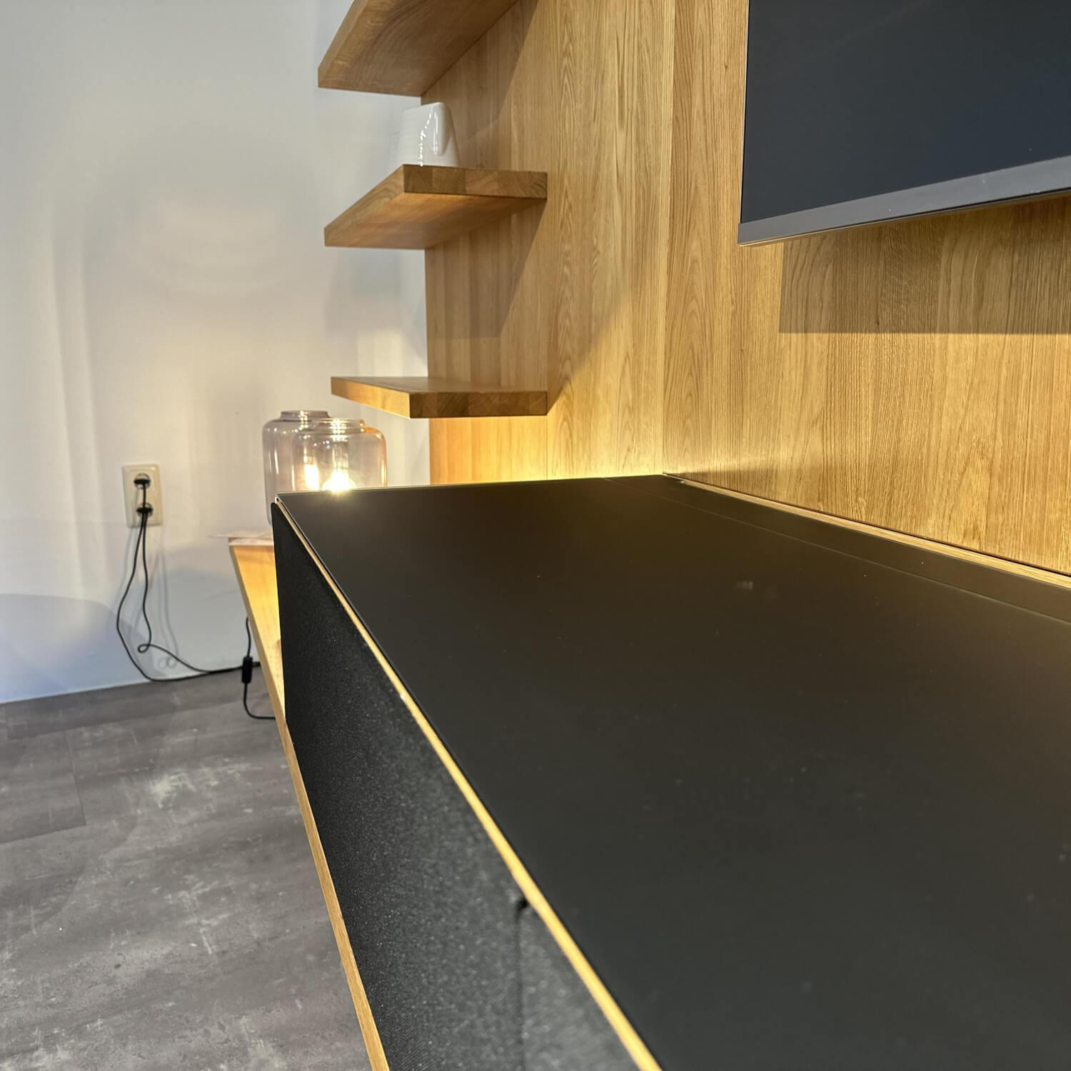 Team 7 - Wohnwand Eiche Natur Geölt Mit Glaswange Weiß Matt Und Mittelgrau Matt Mit Stofffront - 2