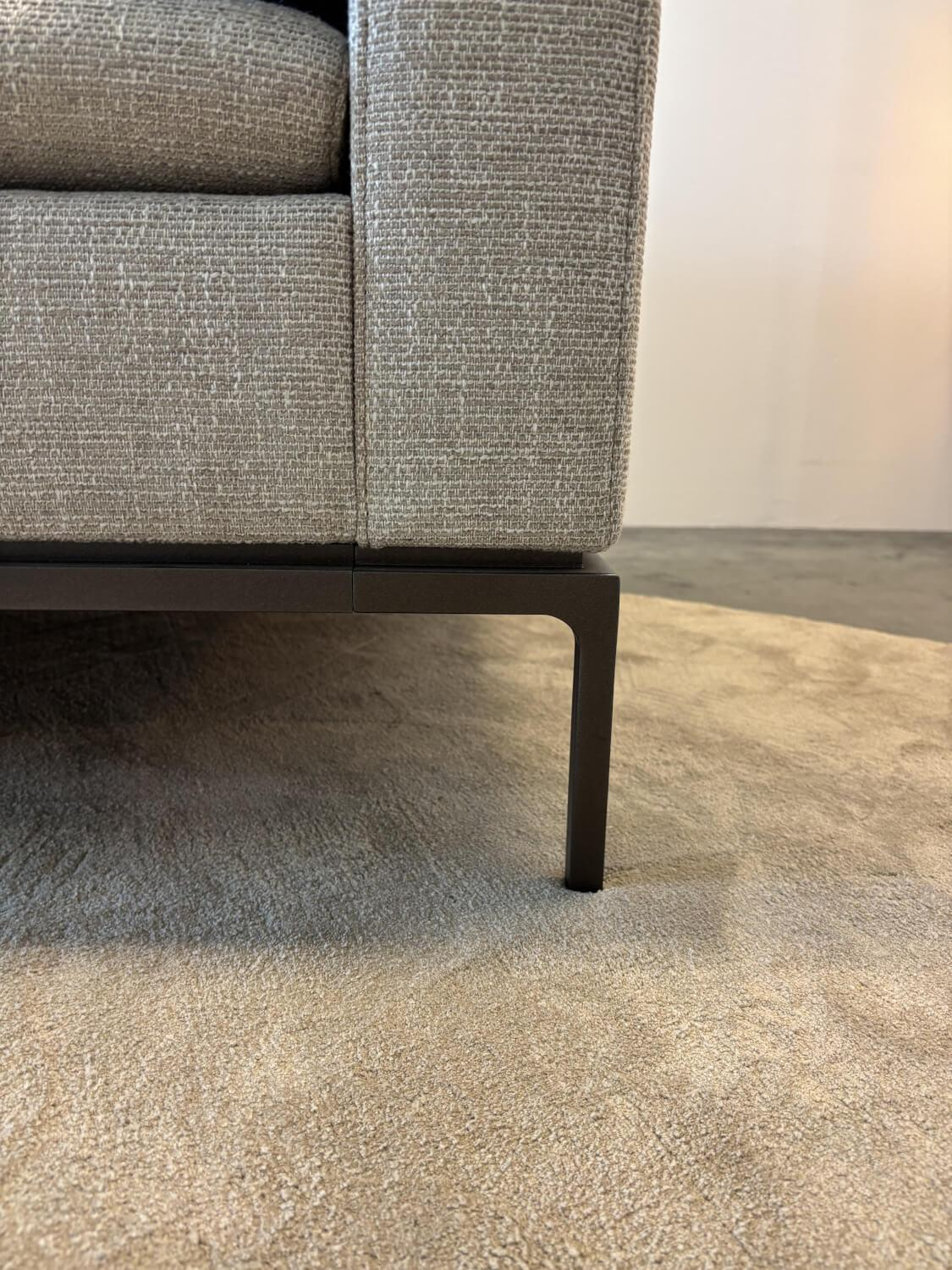 Jori - Sofa Shiva Stoff Fregona C0105 Grau Gestell Metall Bronzefarbig Pulverbeschichtet Inkl. Verstellbarer Rückenlehne - 5