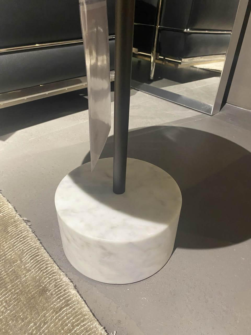 Cassina - Beistelltisch 9 Sockel Und Platte Marmor Weiß Gestell Anthrazit - 4