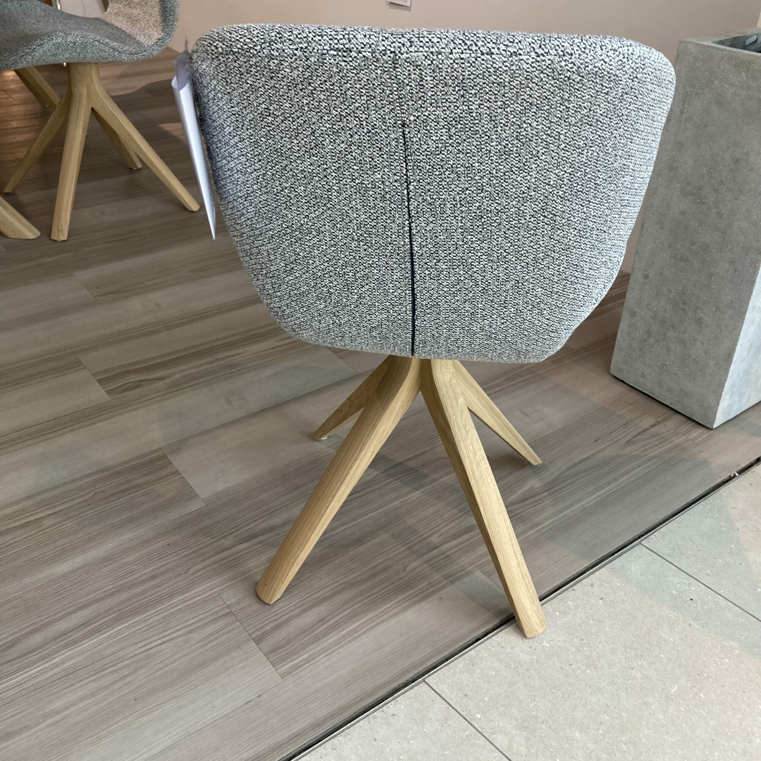 Wimmer - Stuhlgruppe Wodan Stoff Q2 Curl Grau Gestell Massive Asteiche Bianco - 3