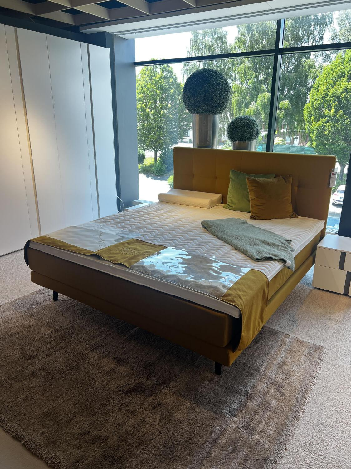 Delux Production OÜ - Boxspringbett Akador Night Laura Stoff Page 06 Mustard Gelb Füße Holz Schwarz - 5