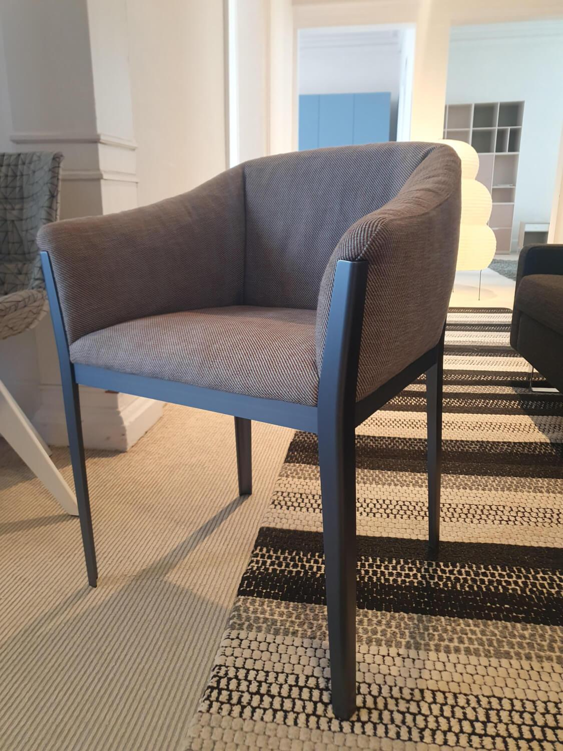 Cassina - Armlehnstuhl Cotone Stoff 13F935 Hellblau Braun Gestell Aluminium Eloxiert Grau Blau Matt - 2