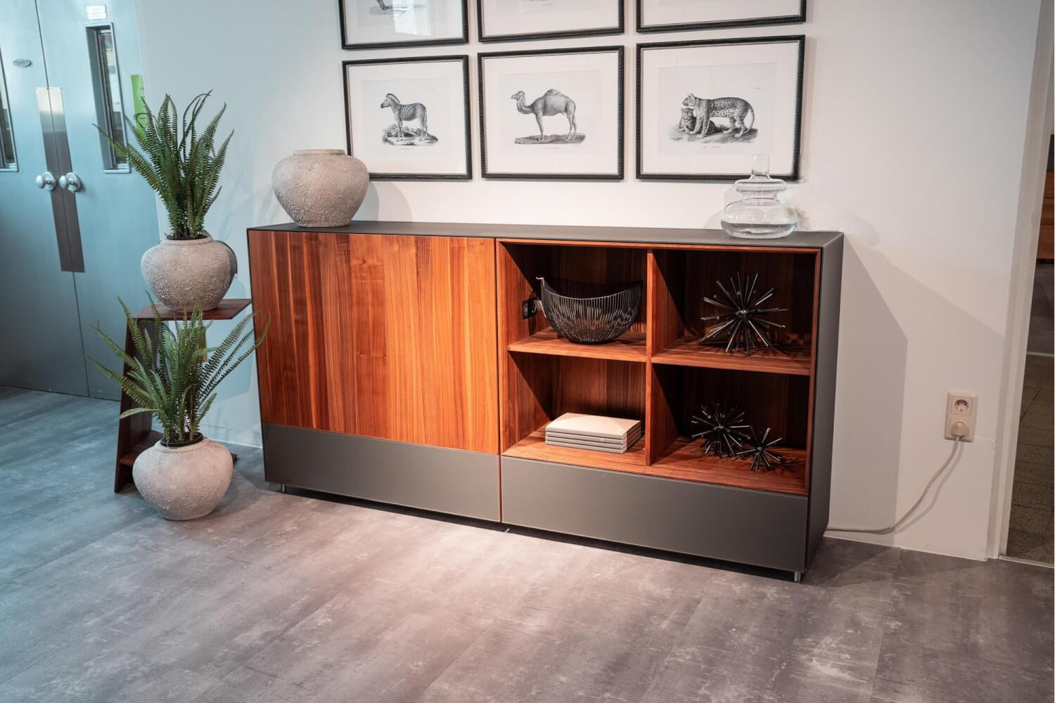 Team 7 - Sideboard Cubus Pure Nussbaum Natur Geölt Innen Buche Farbglas Graphitgrau Matt - 3